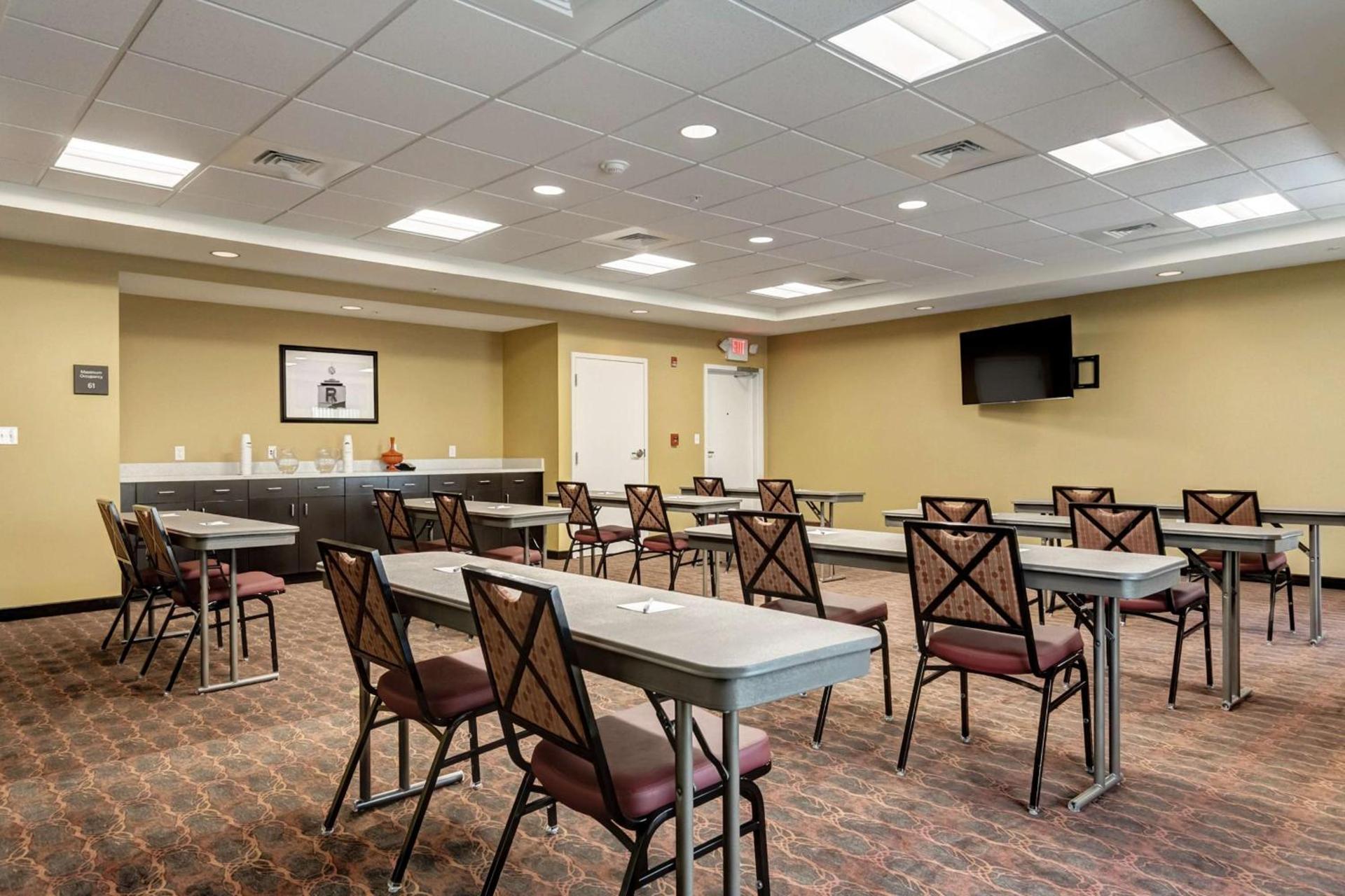 Hampton Inn Poplar Bluff photo 34