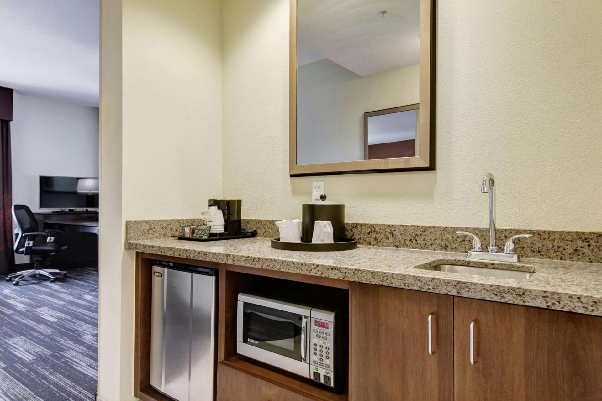 Hampton Inn Poplar Bluff photo 36
