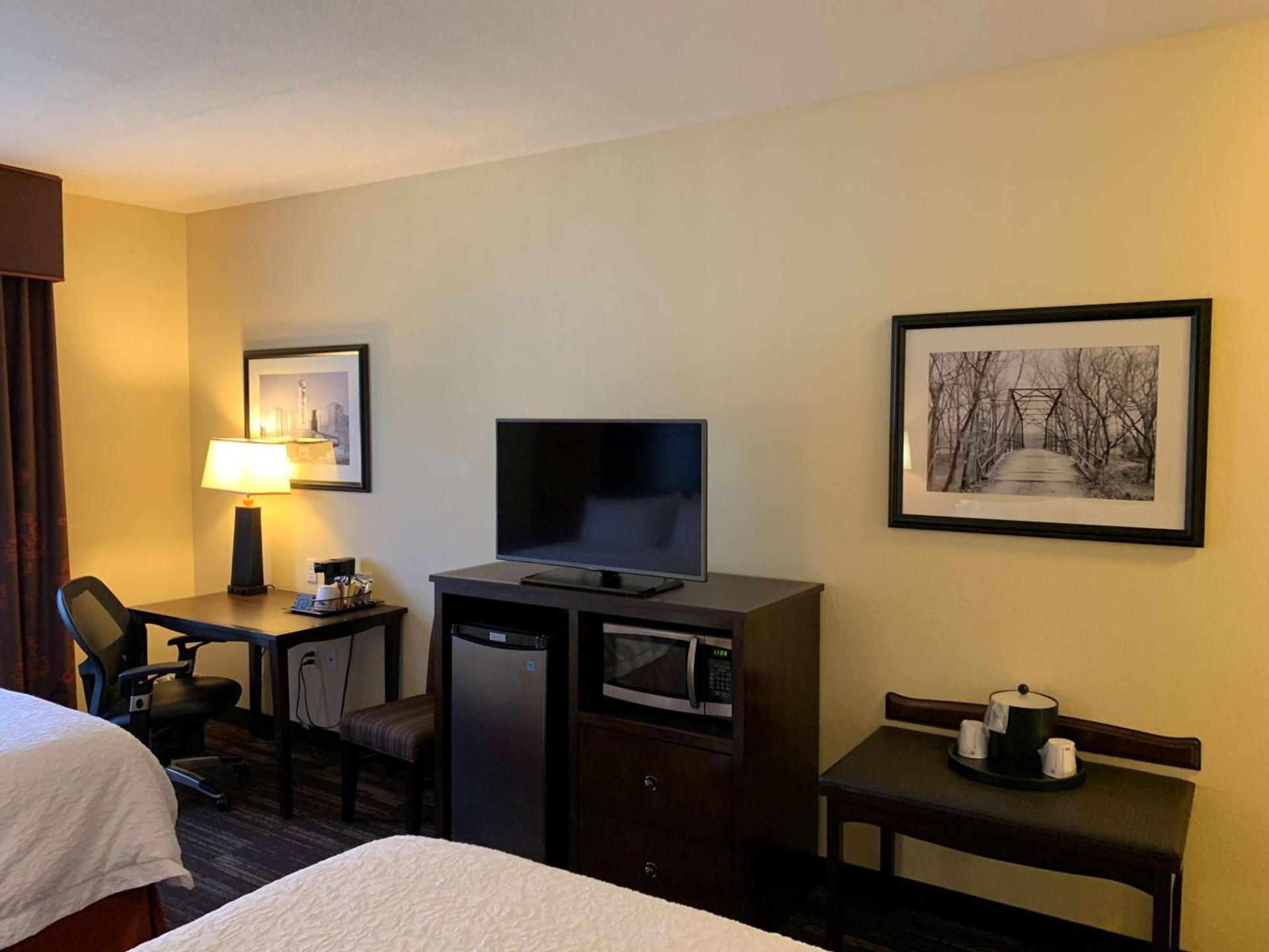 Hampton Inn Poplar Bluff photo 35