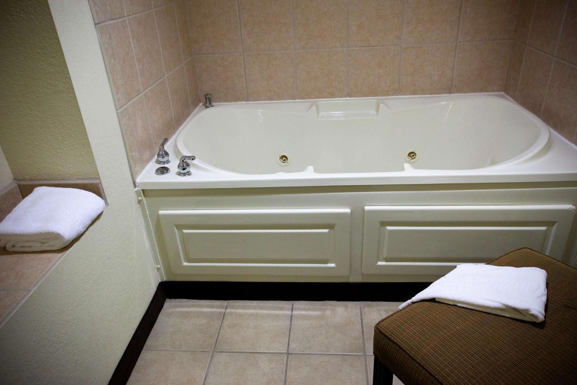 Hampton Inn Carrollton photo 32