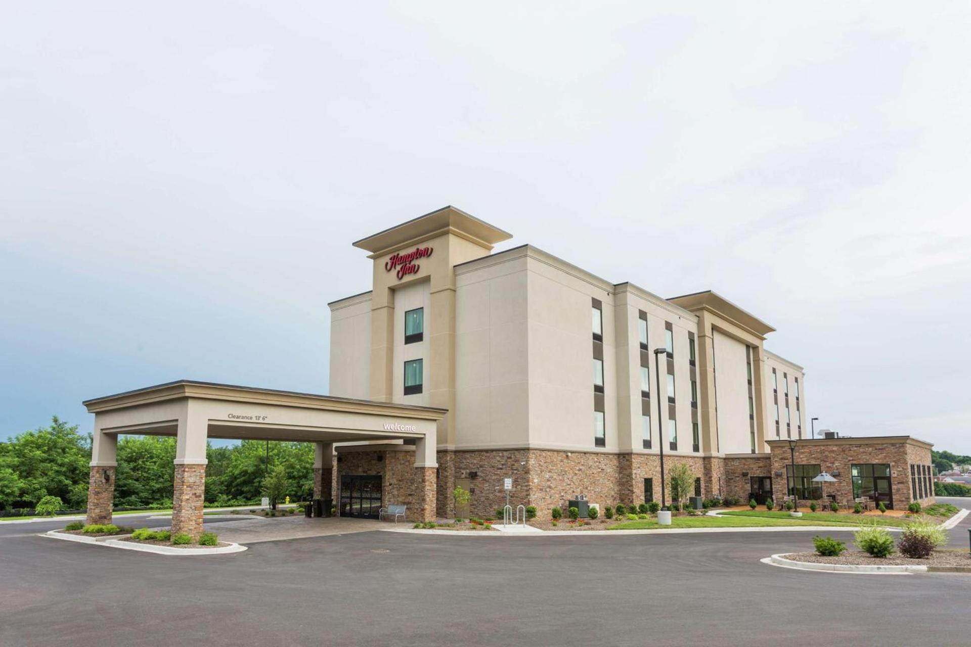Hampton Inn Cumberland photo 1