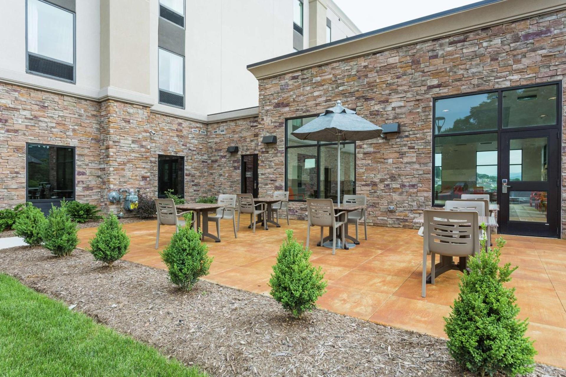 Hampton Inn Cumberland photo 2