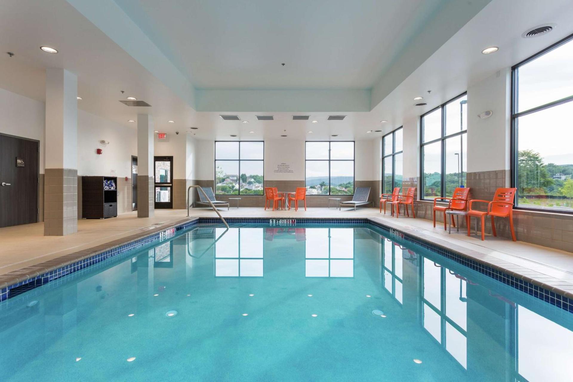 Hampton Inn Cumberland photo 9
