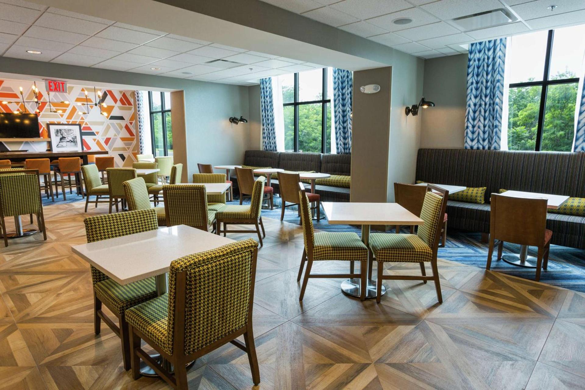 Hampton Inn Cumberland photo 8