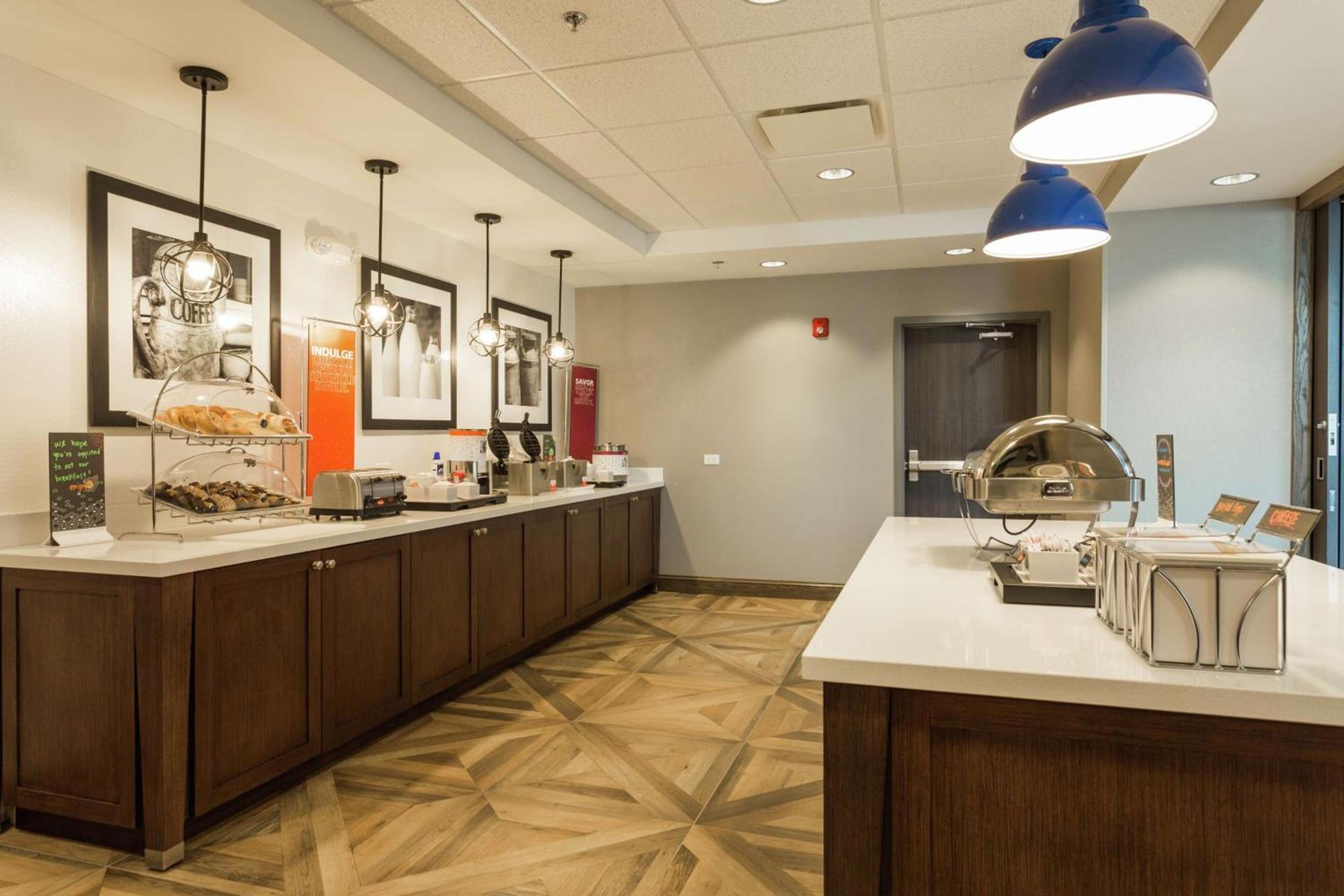 Hampton Inn Cumberland photo 14