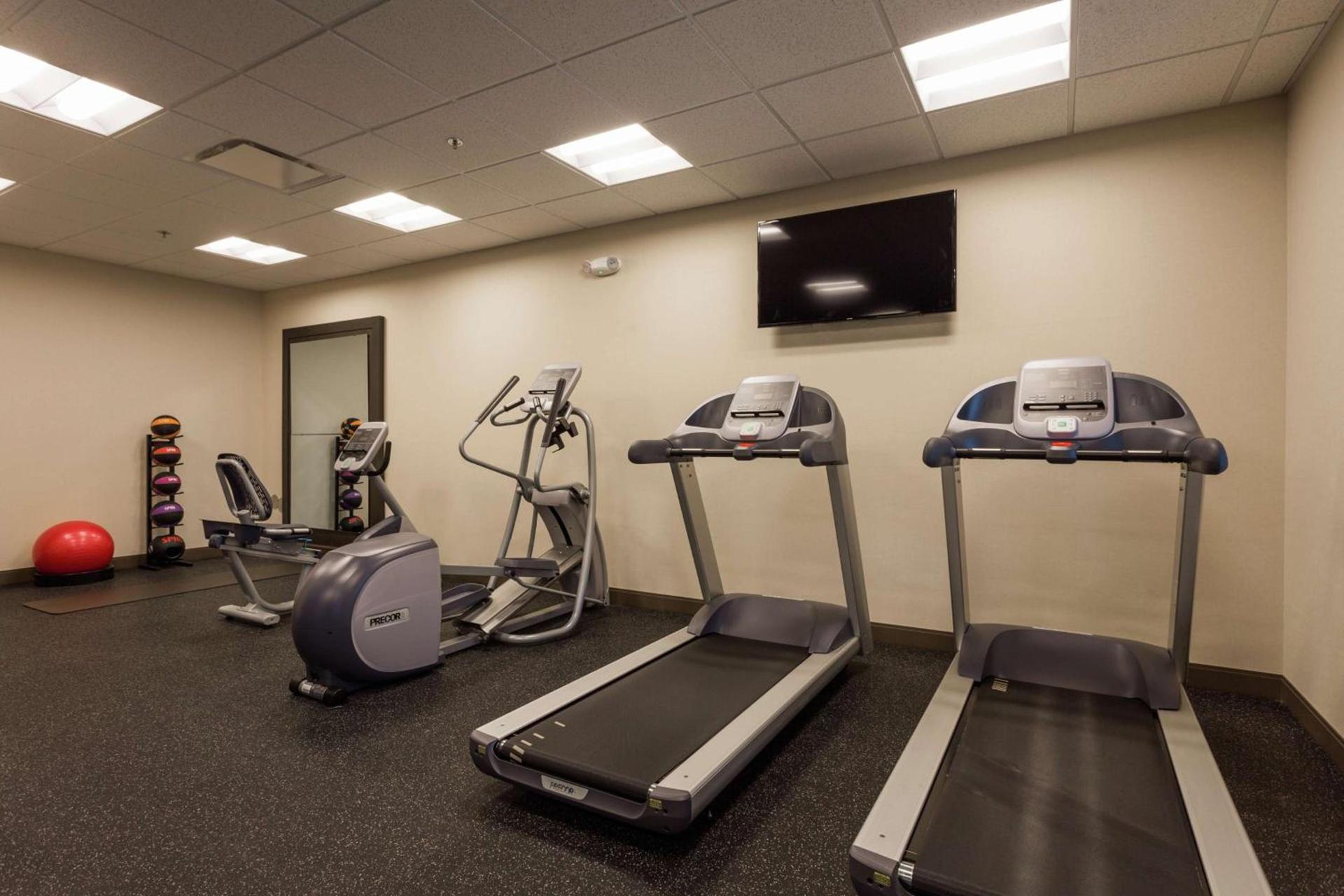Hampton Inn Cumberland photo 16
