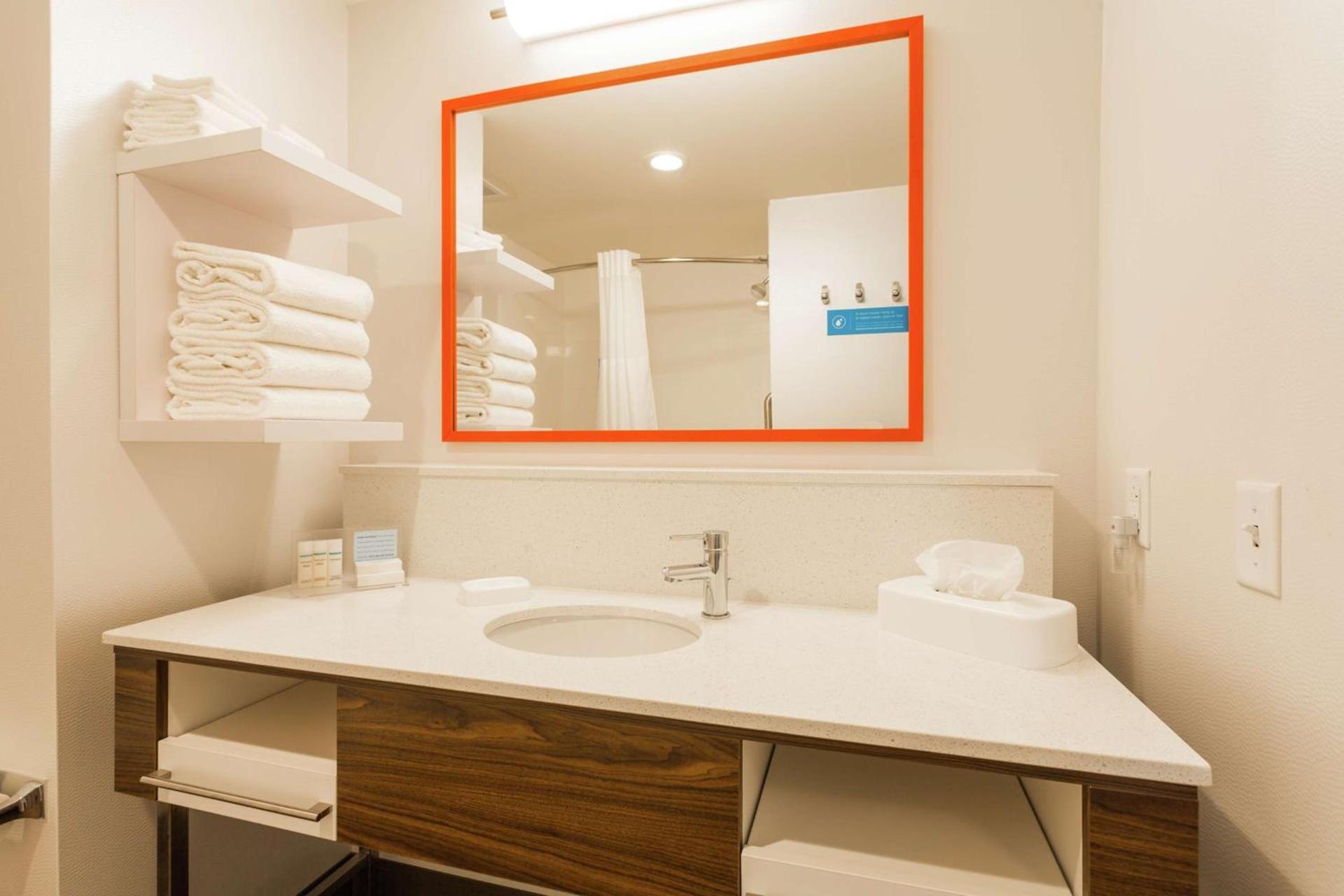 Hampton Inn Cumberland photo 18