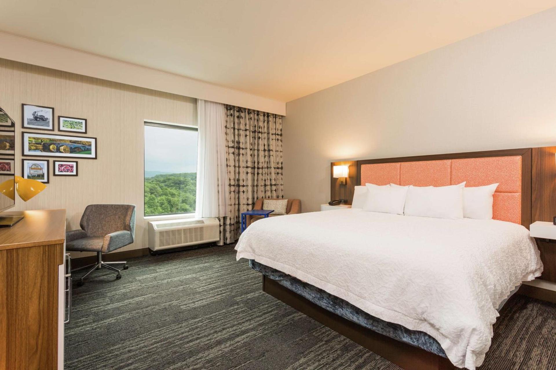 Hampton Inn Cumberland photo 21