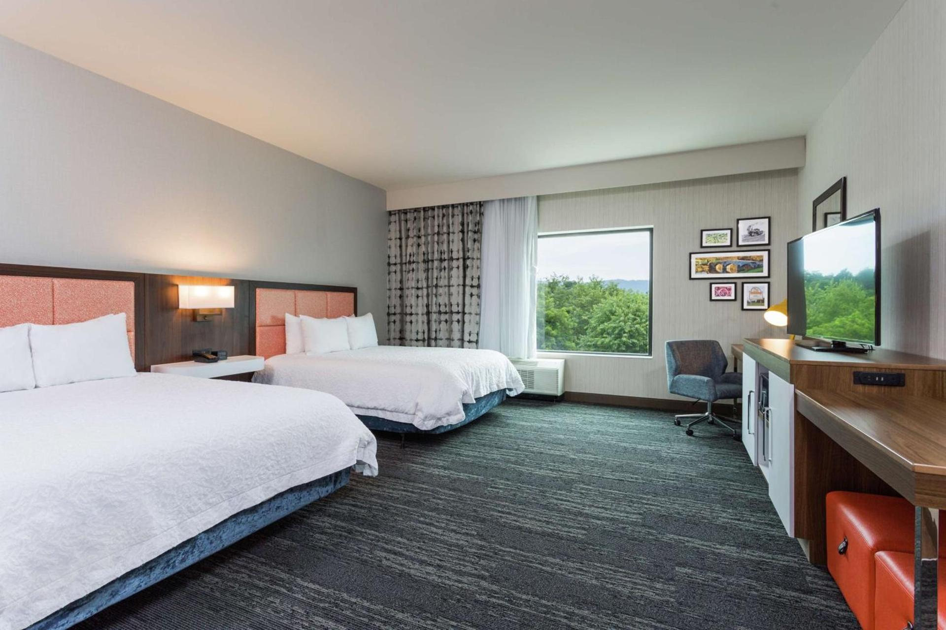 Hampton Inn Cumberland photo 28
