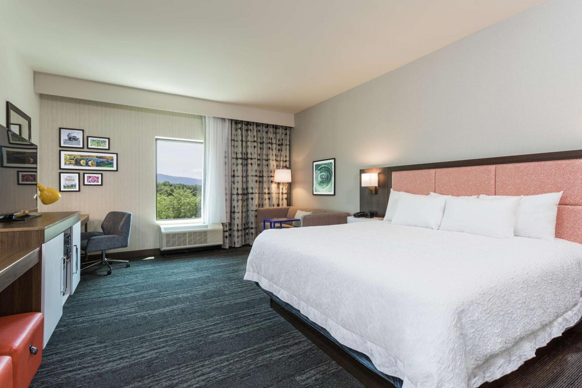 Hampton Inn Cumberland photo 26