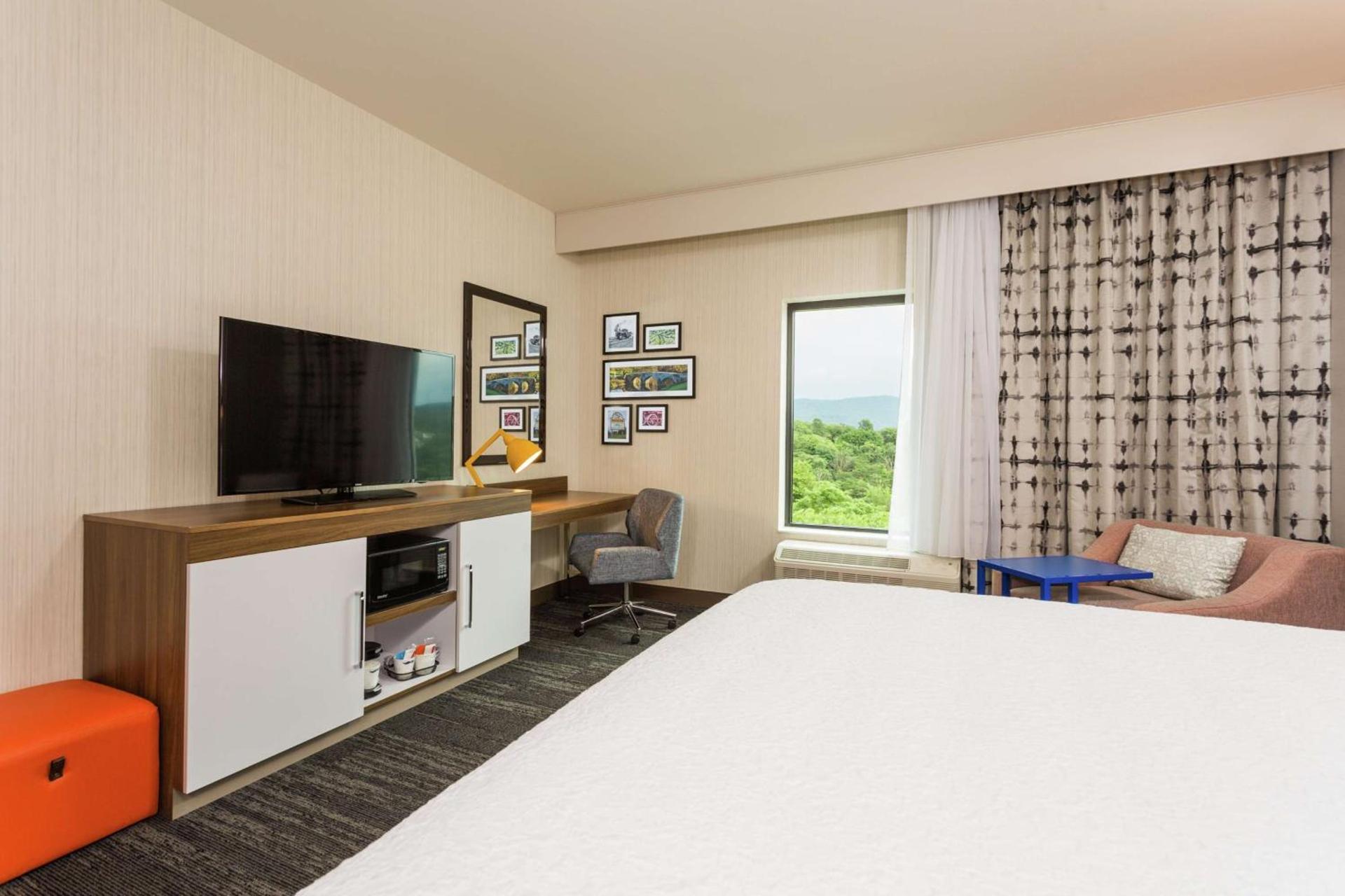 Hampton Inn Cumberland photo 27