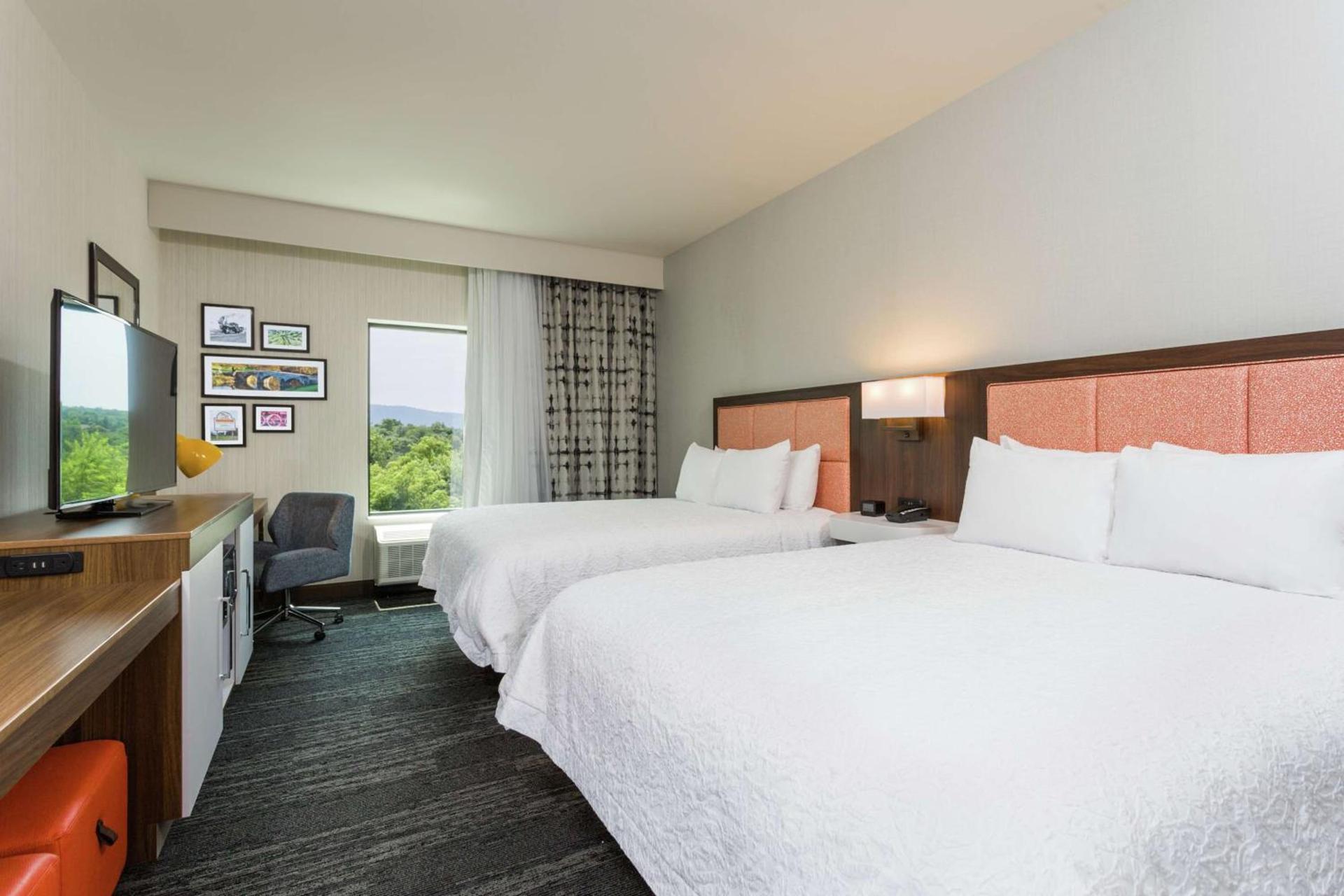 Hampton Inn Cumberland photo 32