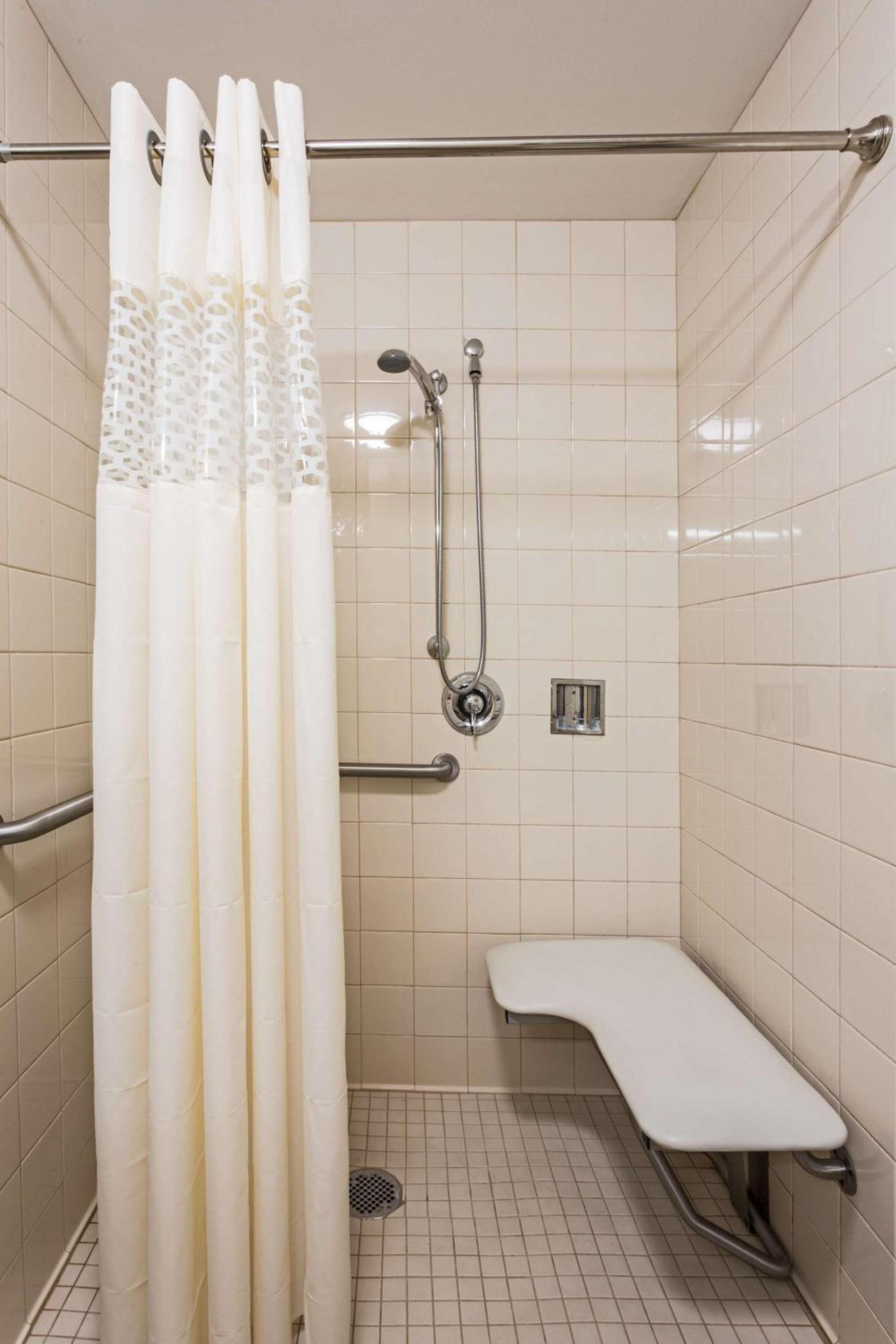 Hampton Inn Clearfield photo 15