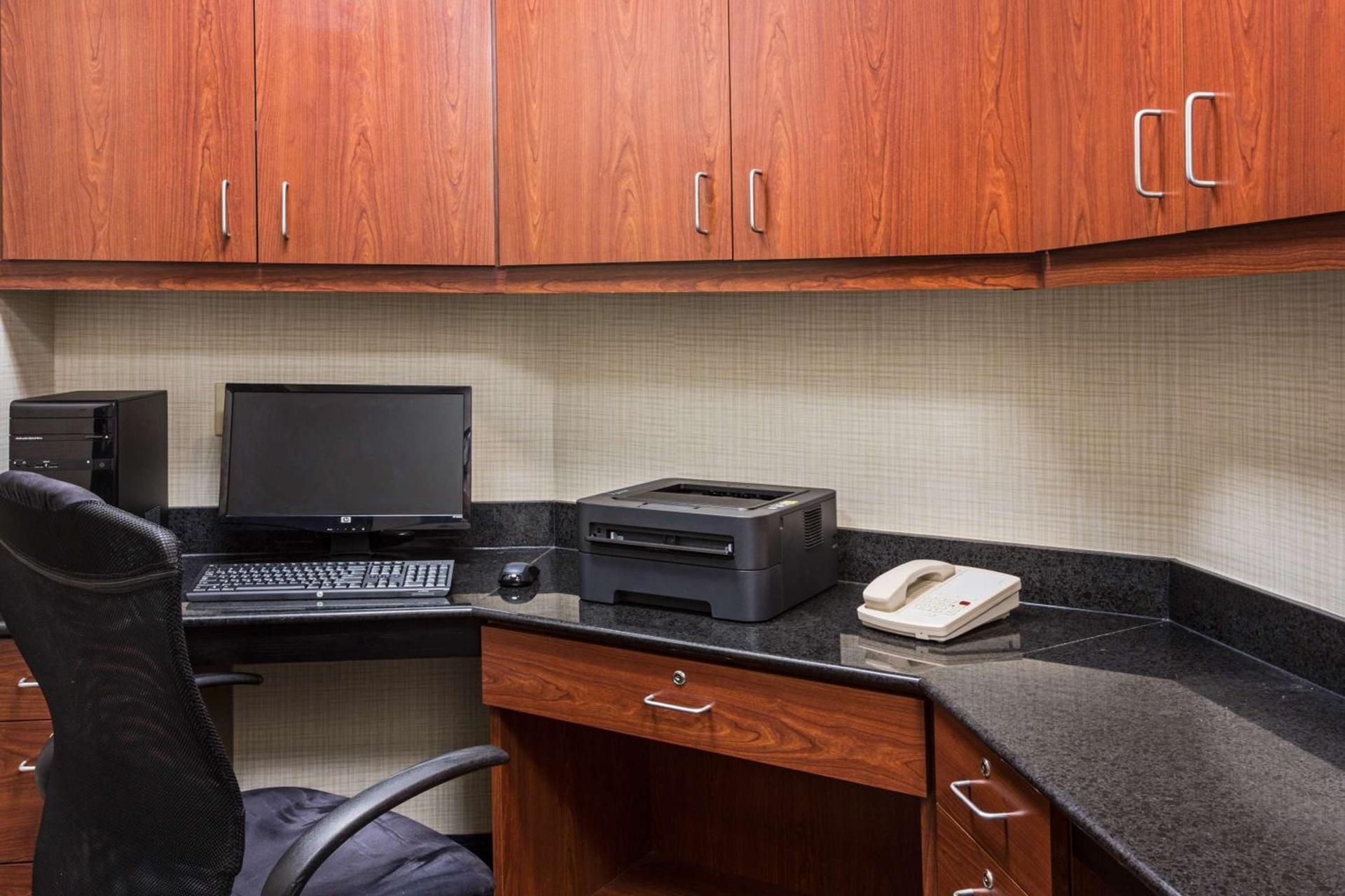 Hampton Inn Clearfield photo 17