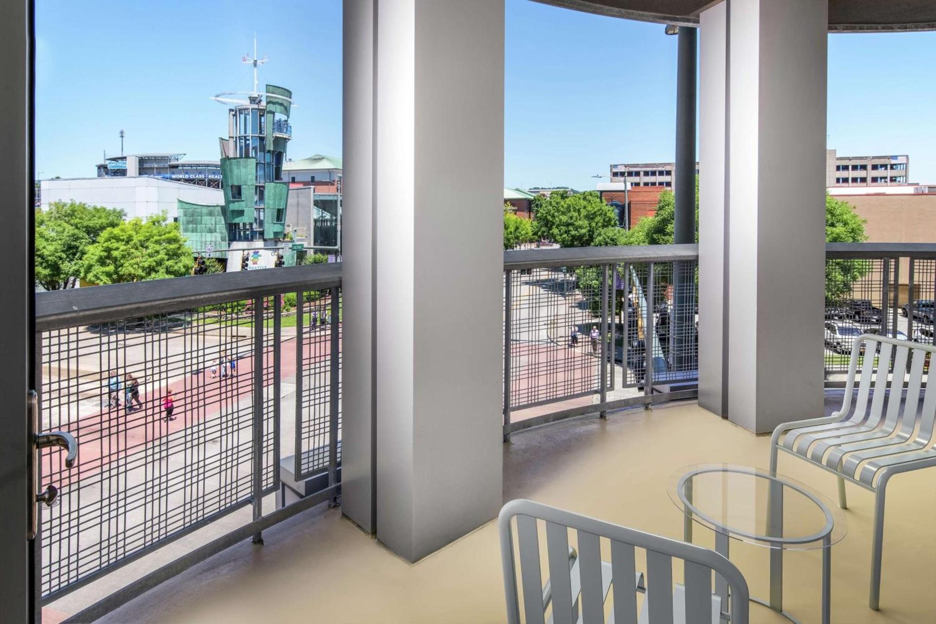 Hampton Inn & Suites Chattanooga Downtown photo 2