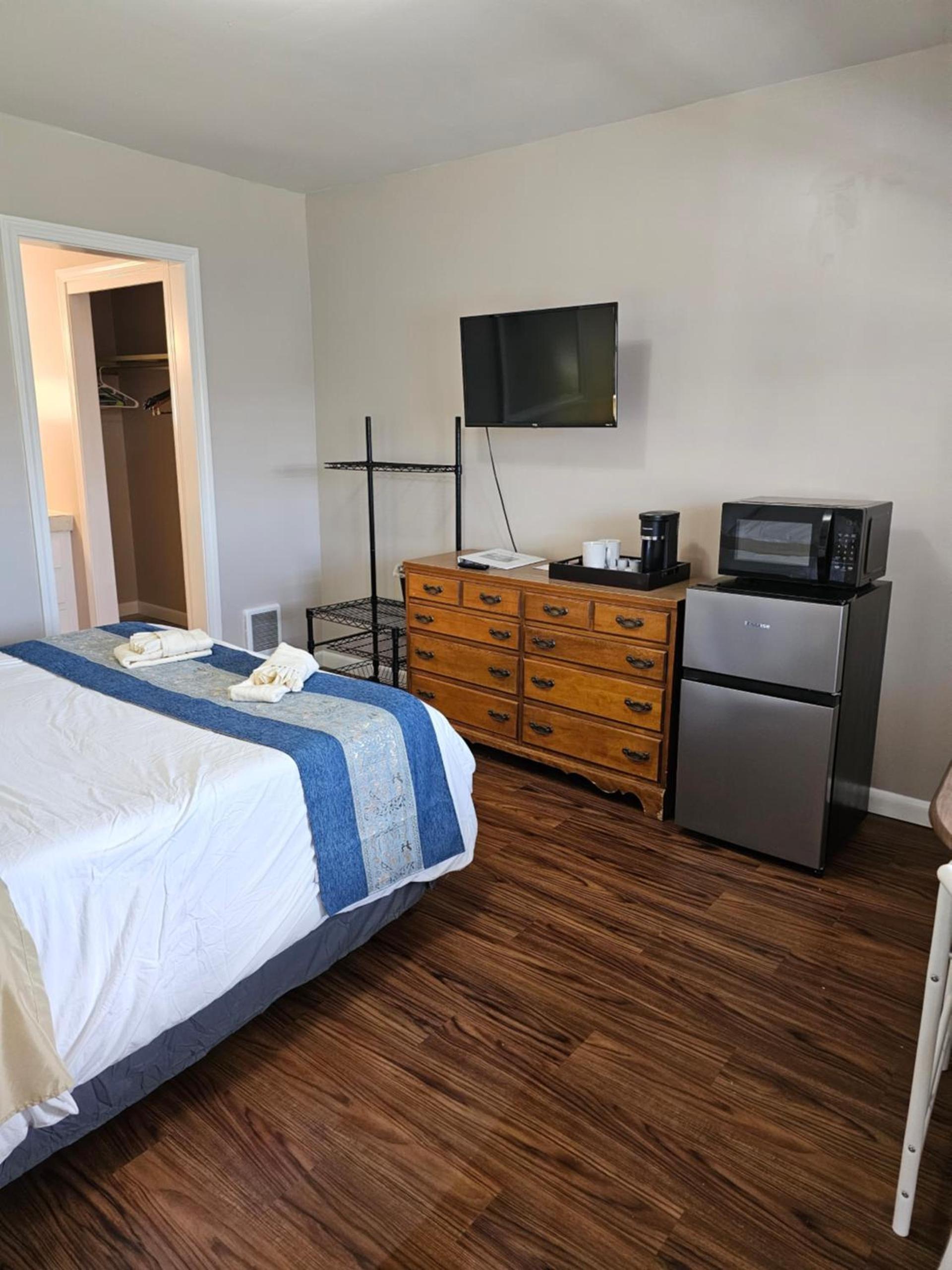 Lake Shore Farm Inn photo 43
