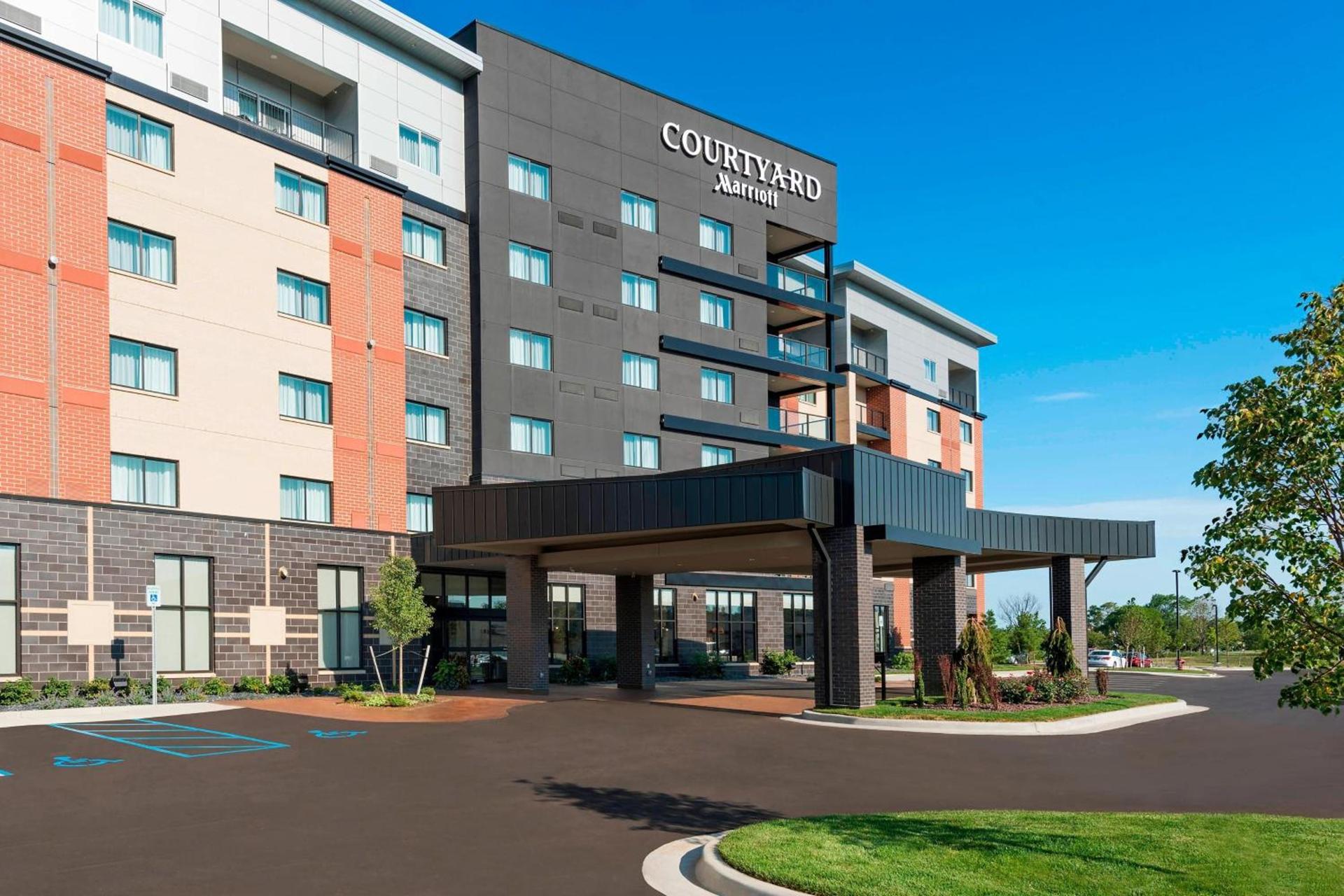 Courtyard by Marriott Mt. Pleasant at Central Michigan University photo 2
