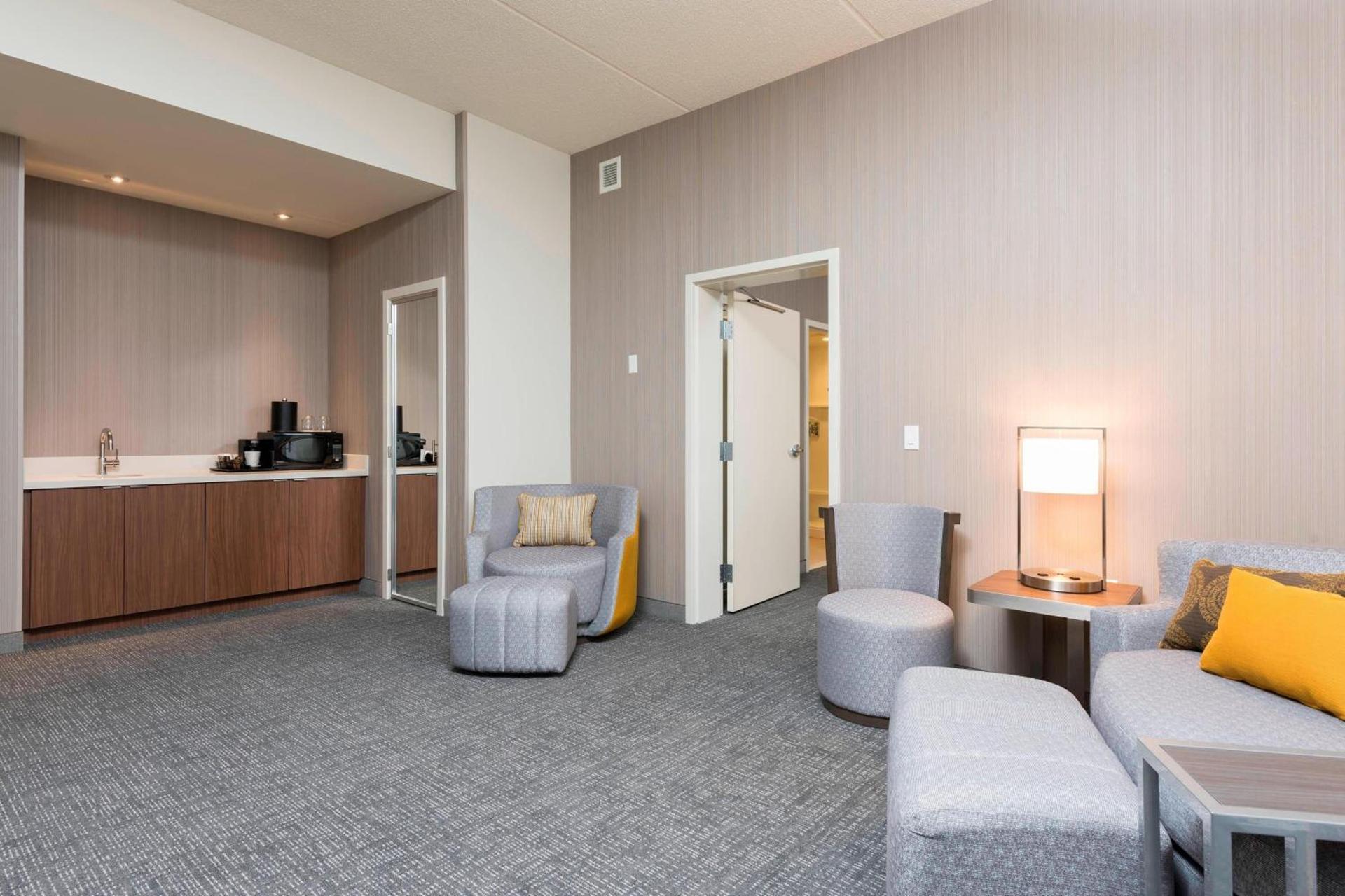 Courtyard by Marriott Mt. Pleasant at Central Michigan University photo 12
