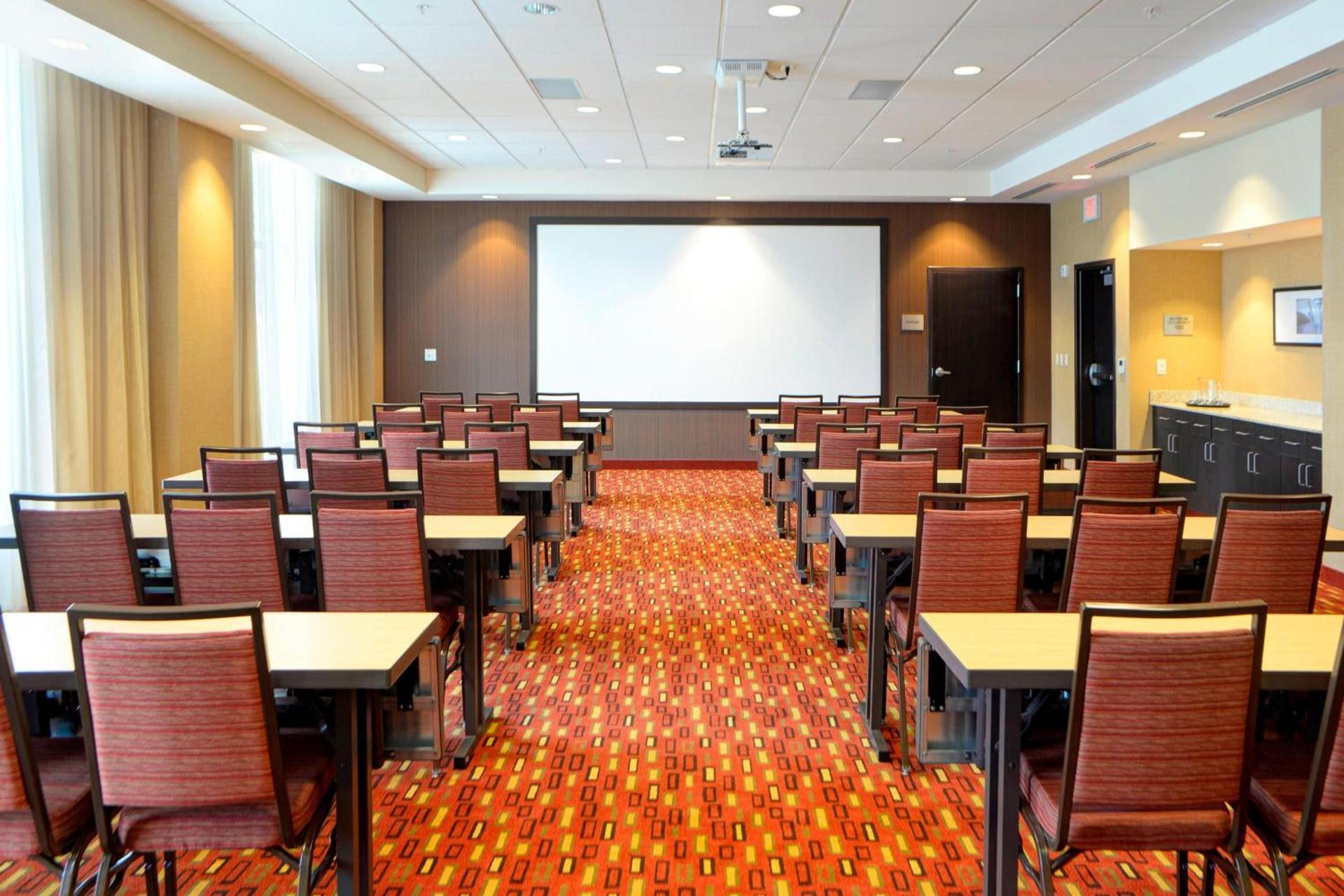 Courtyard by Marriott Muncie at Horizon Convention Center photo 40