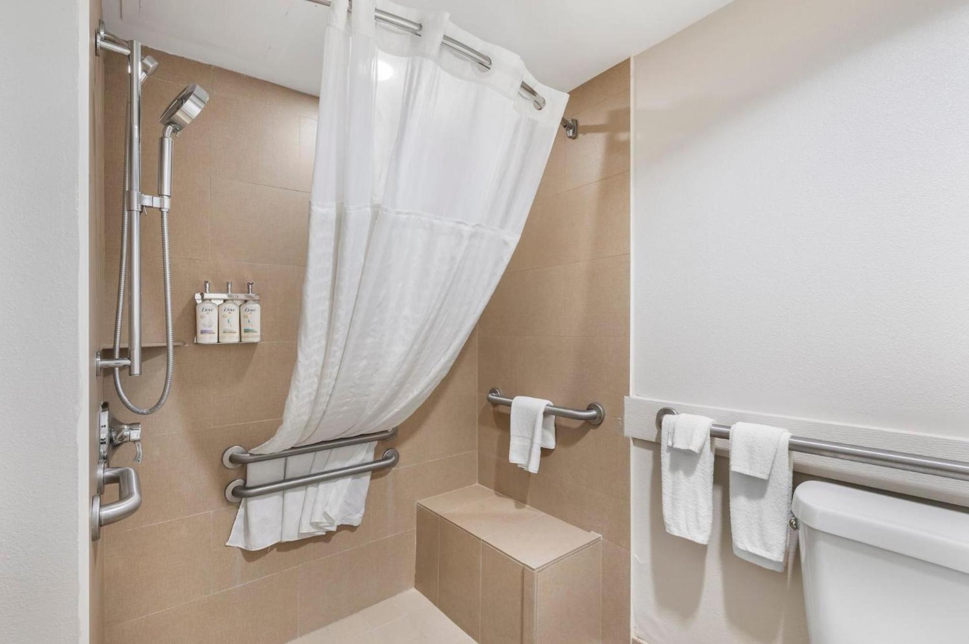 Holiday Inn Express Greencastle by IHG photo 36