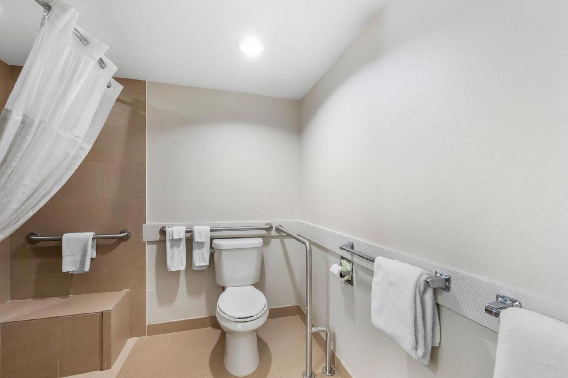 Holiday Inn Express Greencastle by IHG photo 37
