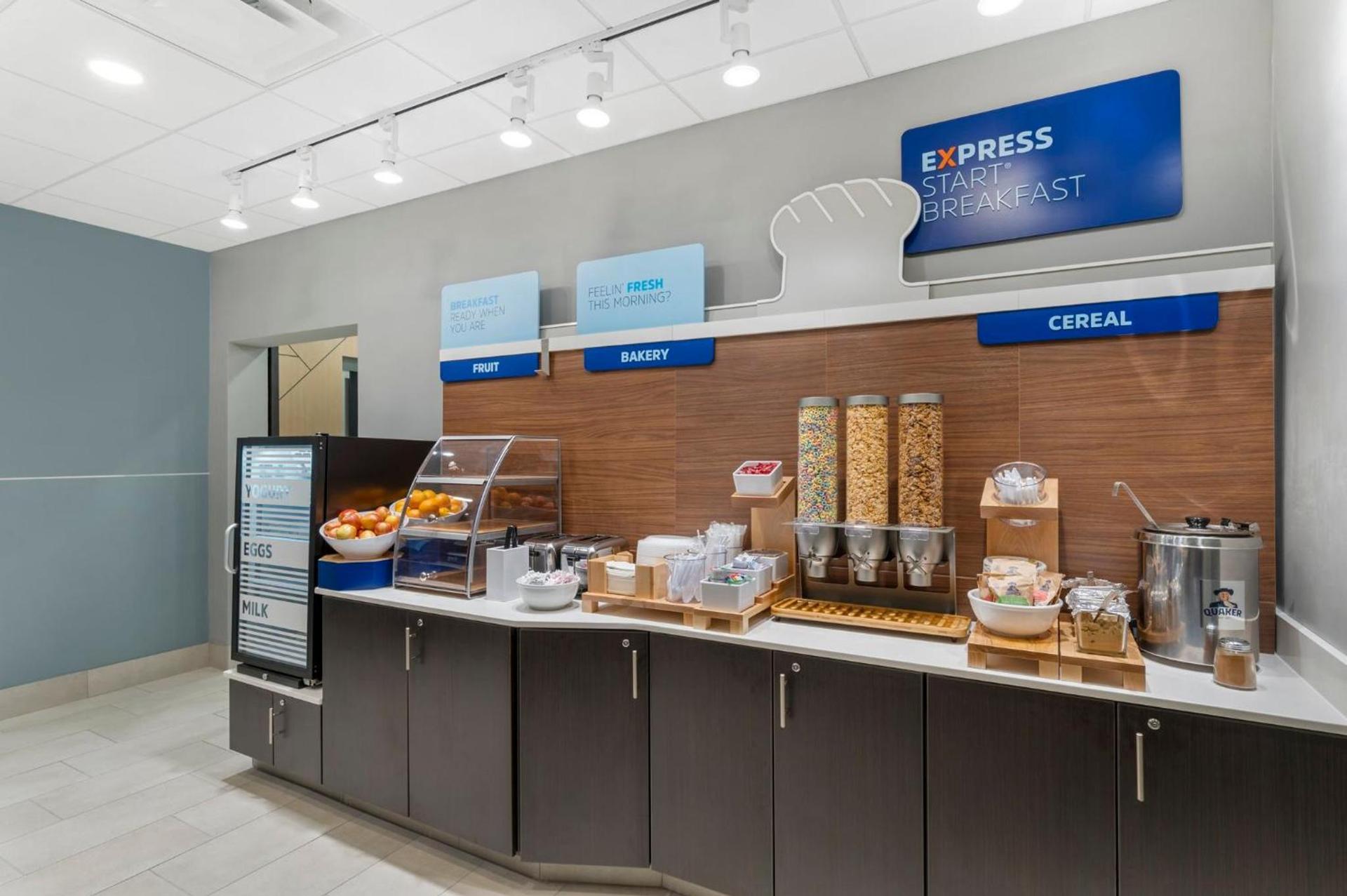 Holiday Inn Express Greencastle by IHG photo 39