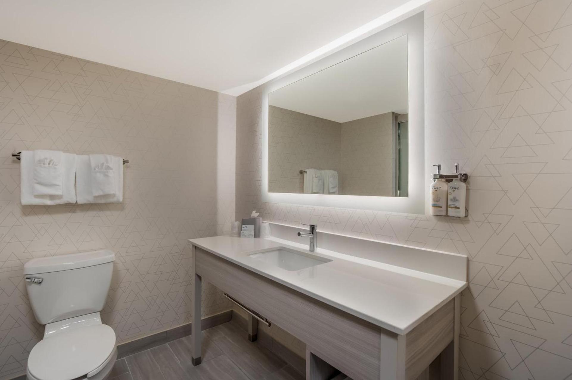 Holiday Inn Express & Suites Lexington by IHG photo 13