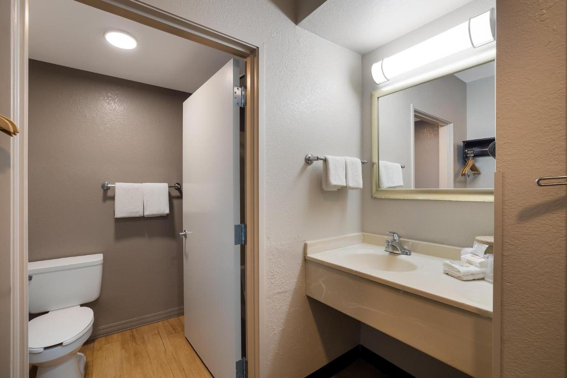 Red Roof Inn Tucson North - Marana photo 23