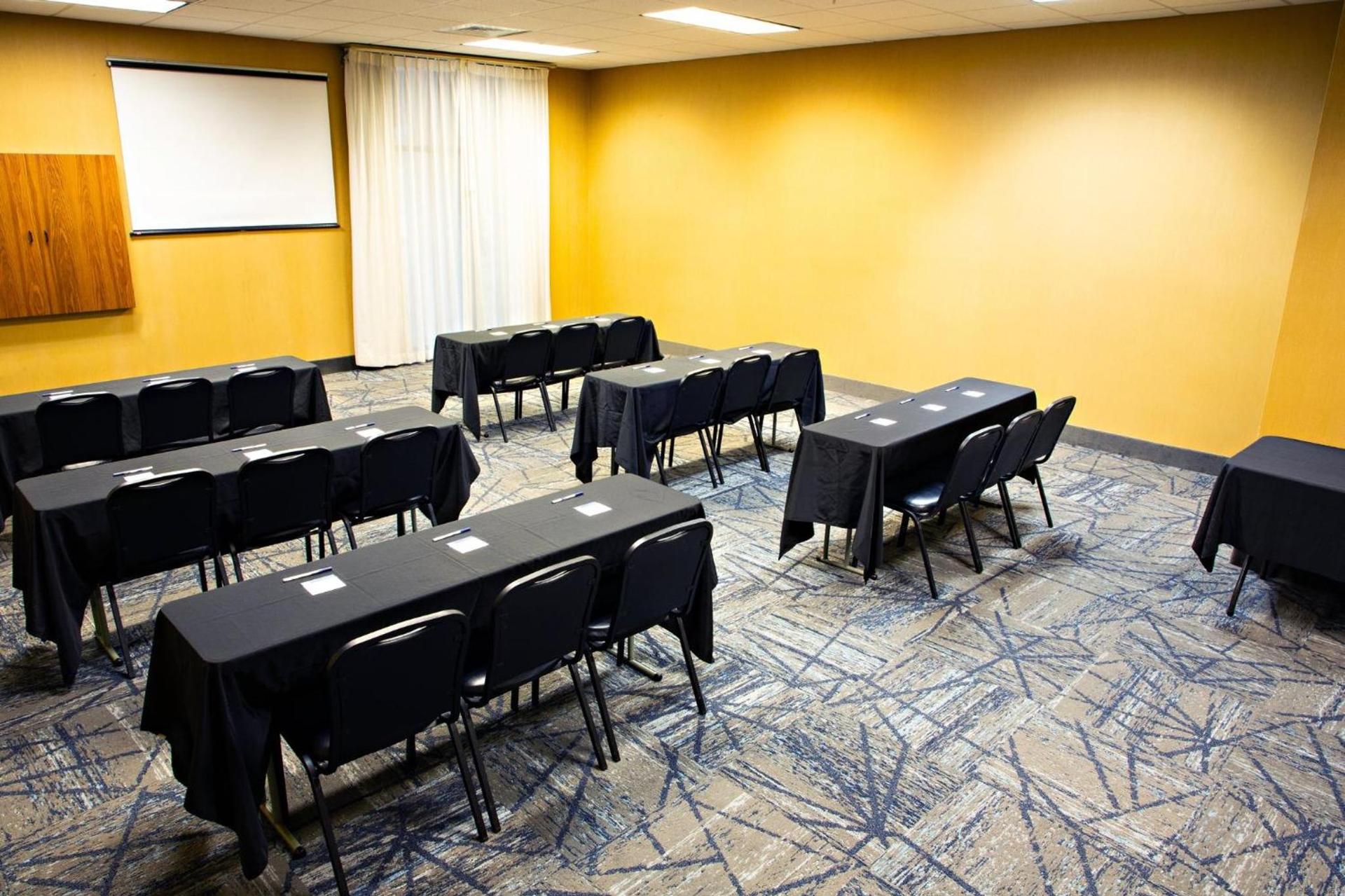 Holiday Inn Express & Suites Harrisburg West photo 28