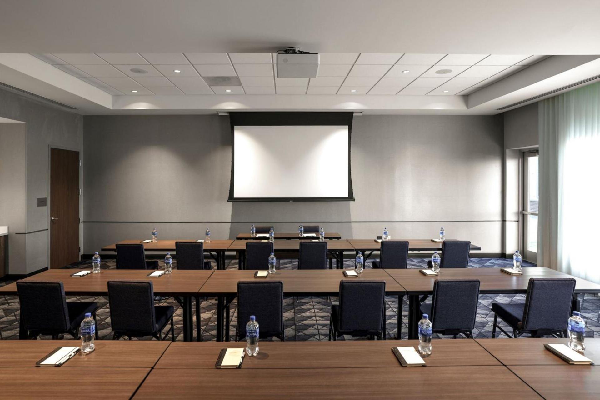 Courtyard by Marriott Indianapolis Fishers photo 45