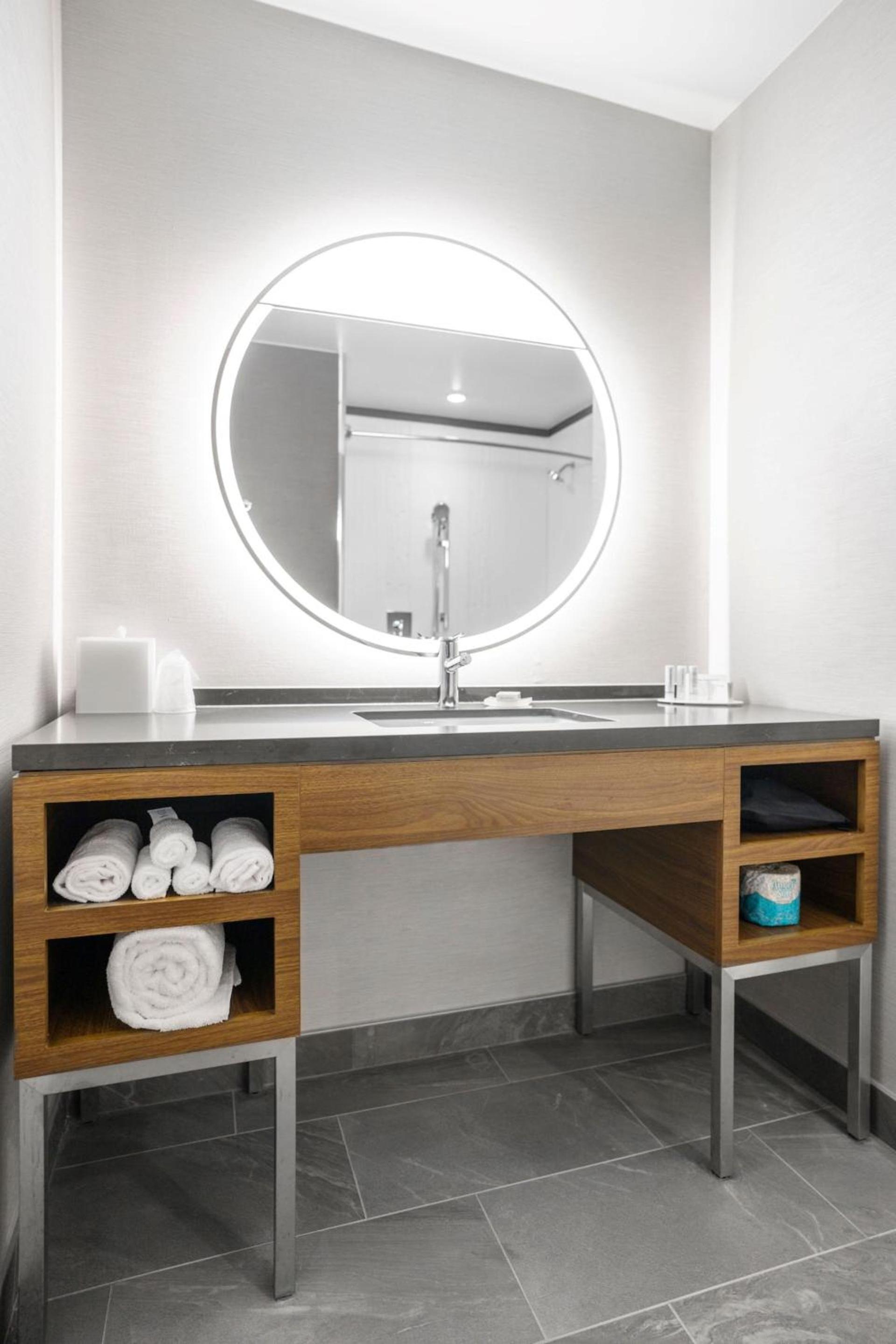 Courtyard by Marriott Indianapolis Fishers photo 17
