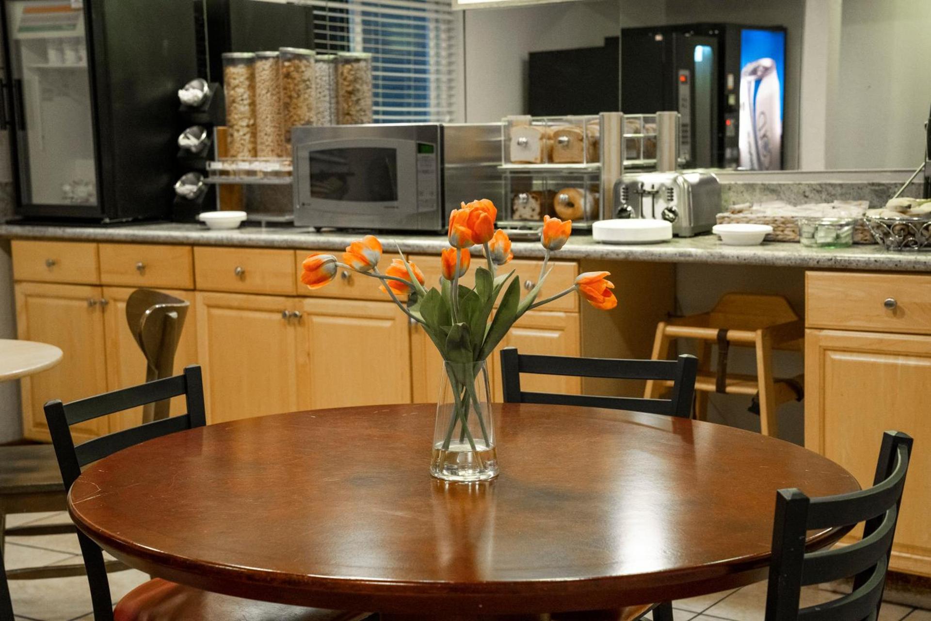 Americas Best Value Inn Lynnwood photo 13