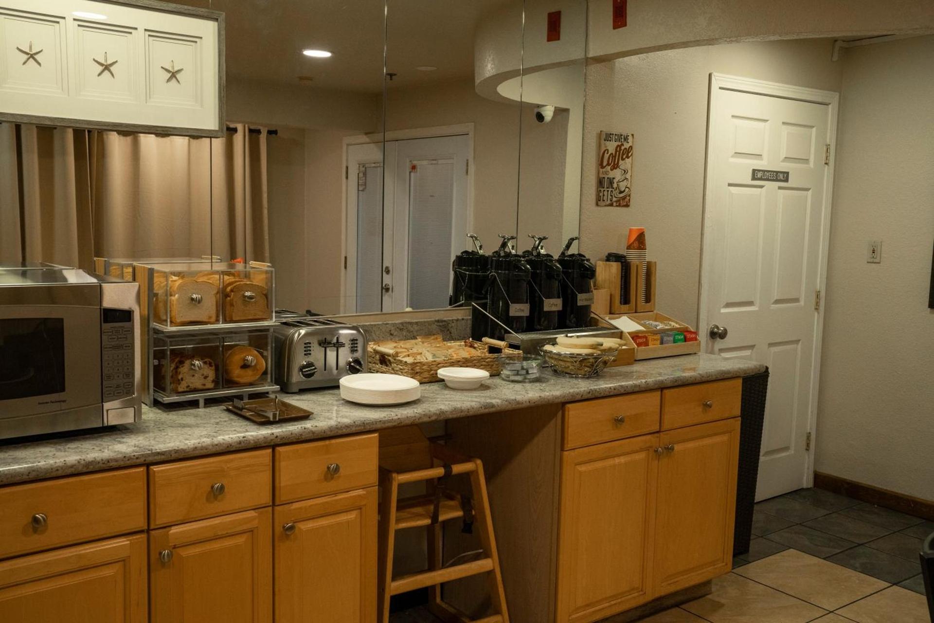 Americas Best Value Inn Lynnwood photo 15