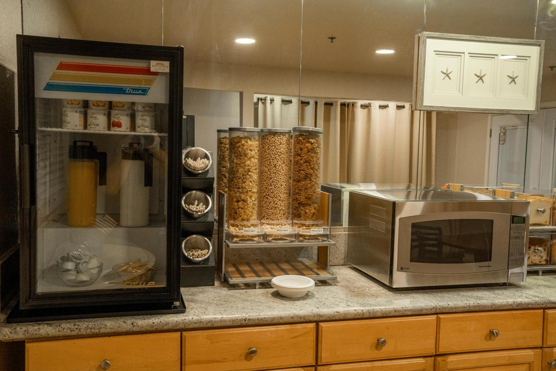 Americas Best Value Inn Lynnwood photo 16