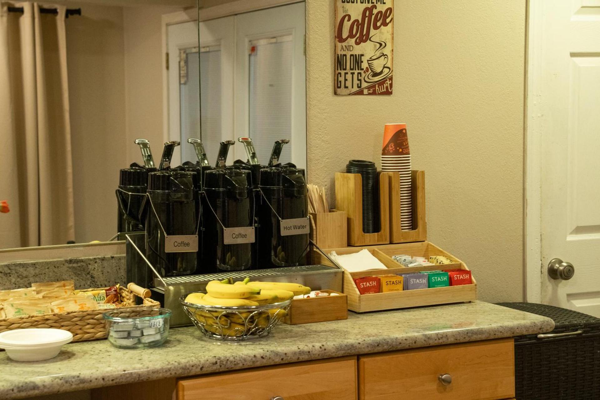 Americas Best Value Inn Lynnwood photo 17