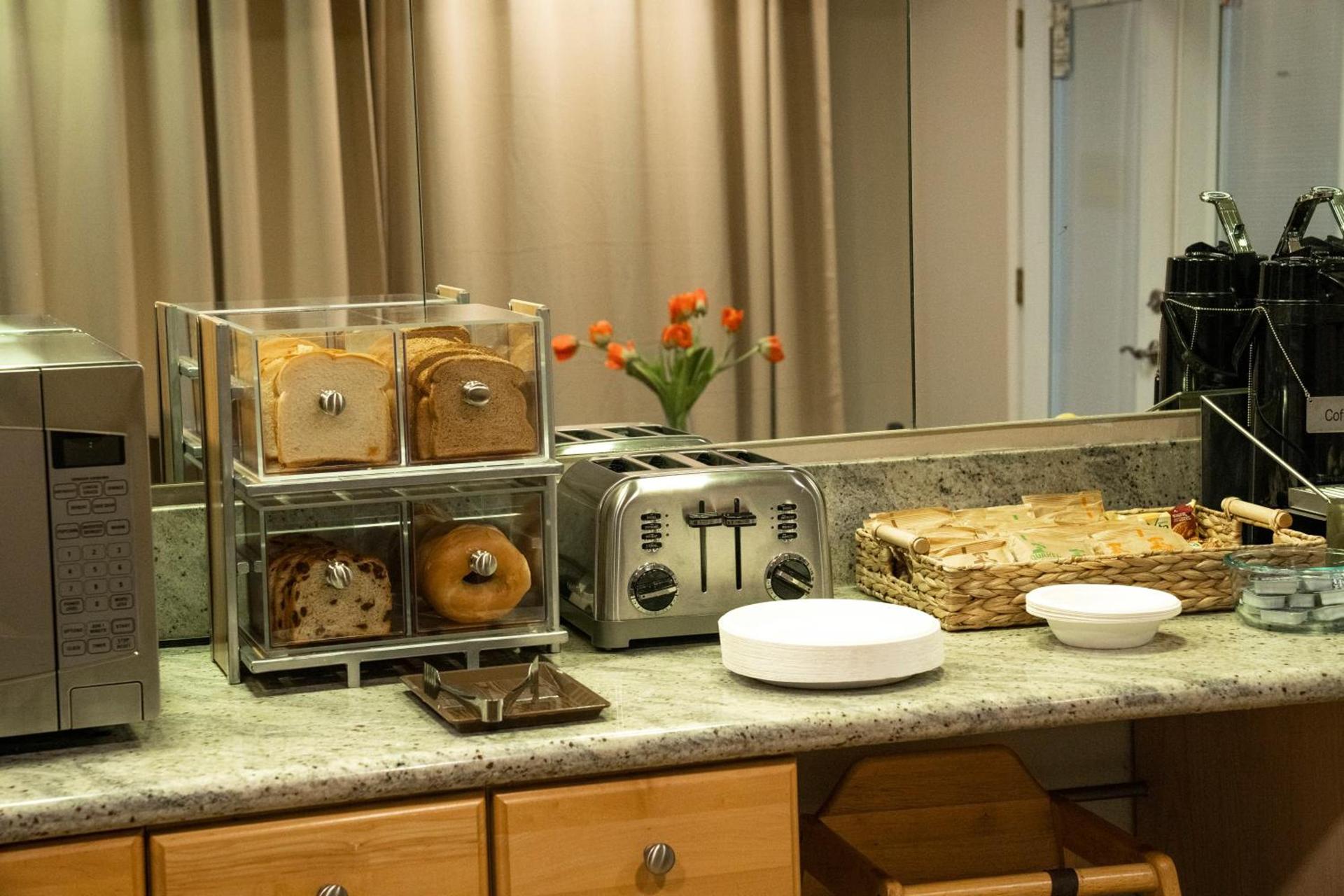 Americas Best Value Inn Lynnwood photo 18