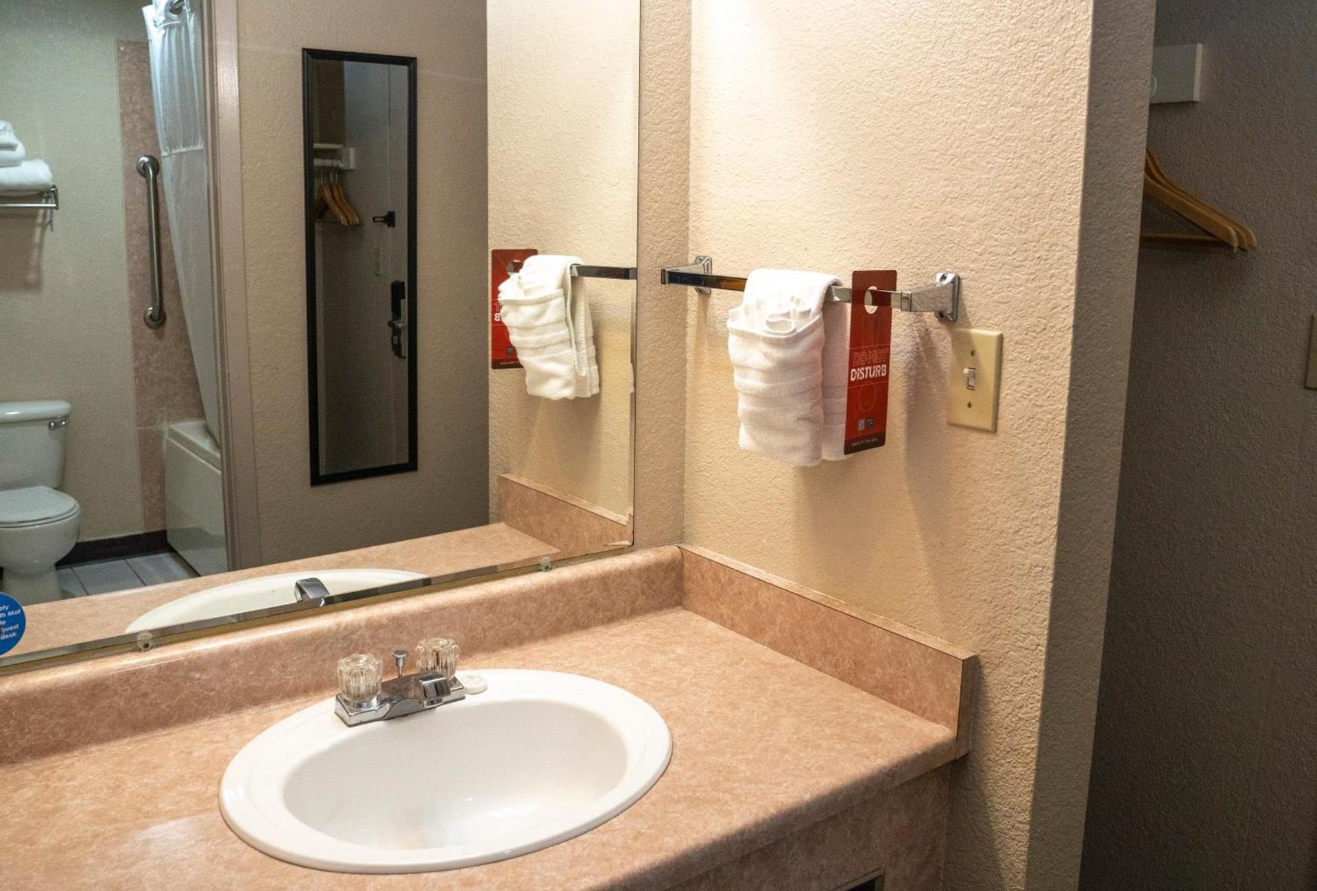 Americas Best Value Inn Lynnwood photo 25