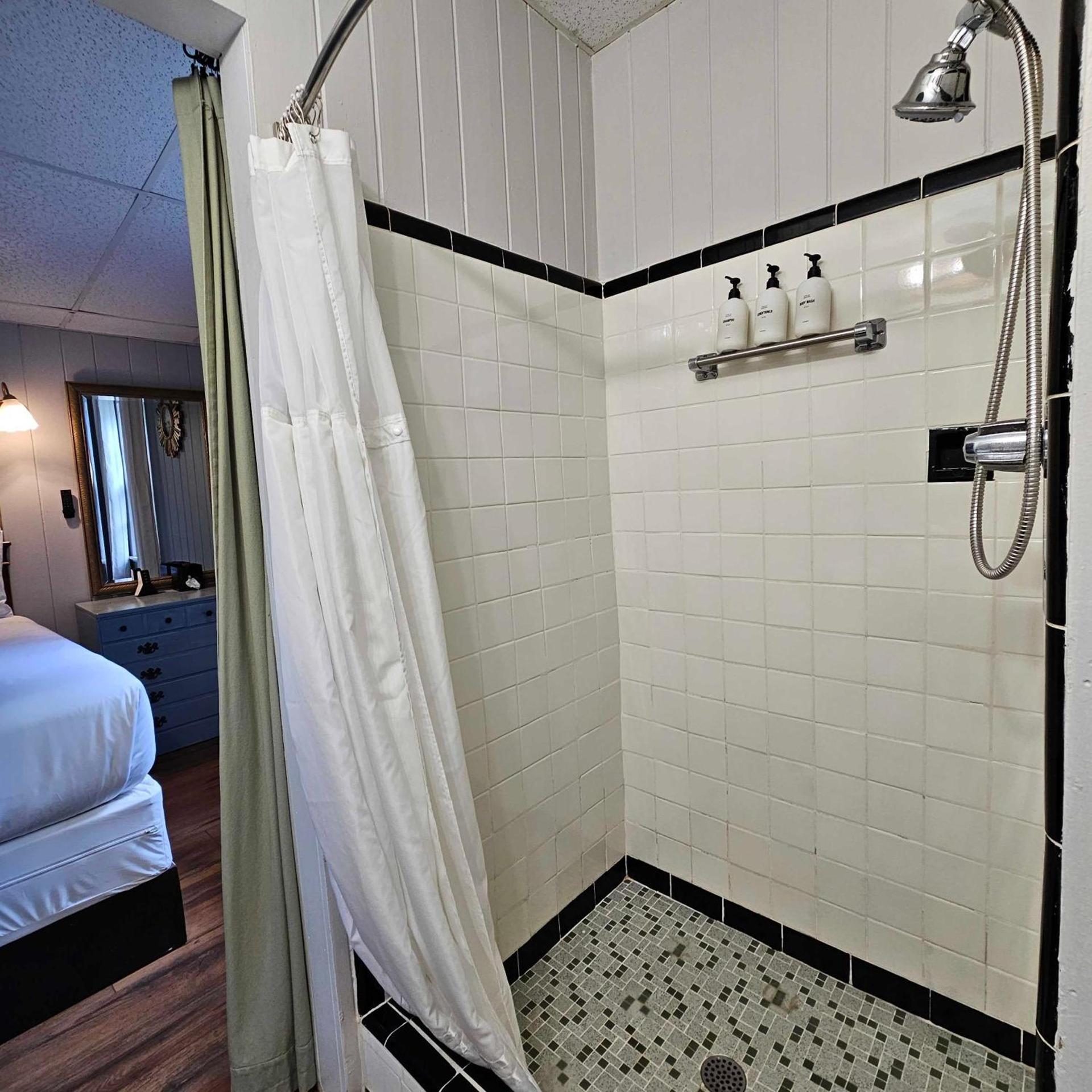 CedarWood Inn photo 4
