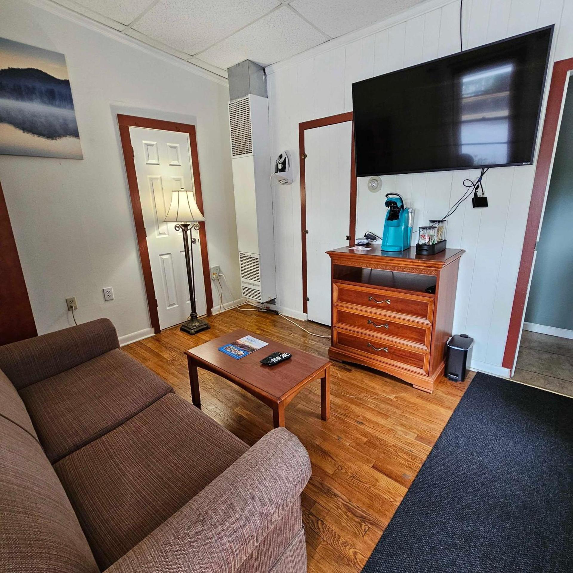 CedarWood Inn photo 8