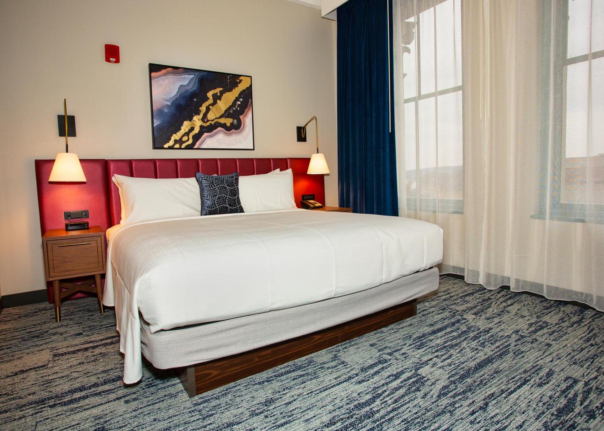 BLU-Tique, Akron, a Tribute Portfolio Hotel photo 9