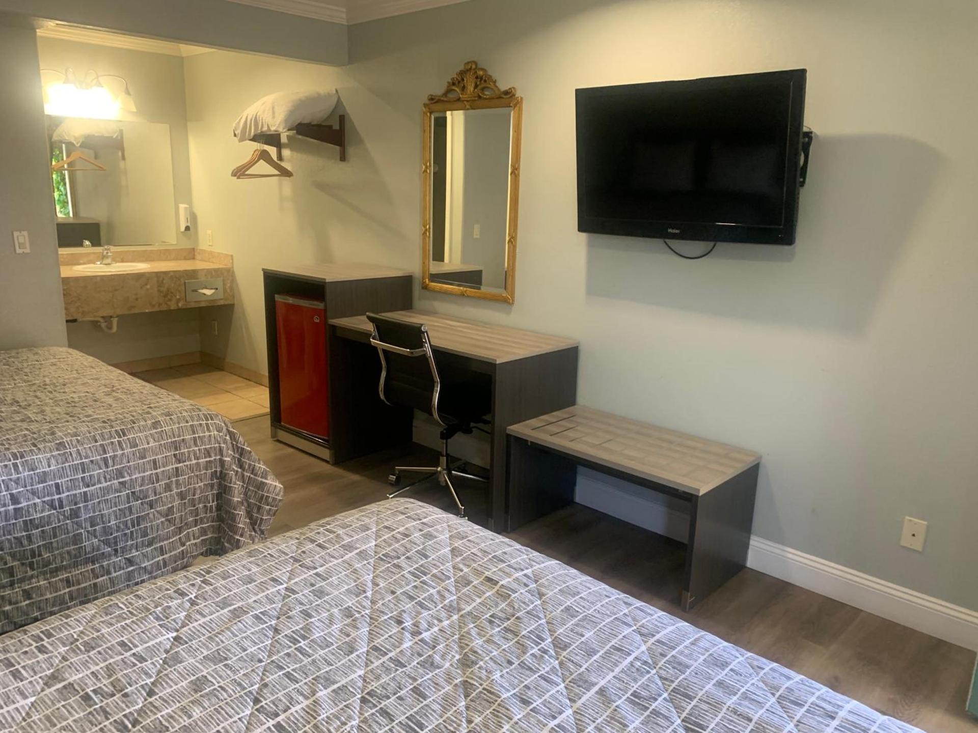 Monterey Oceanside Inn photo 18