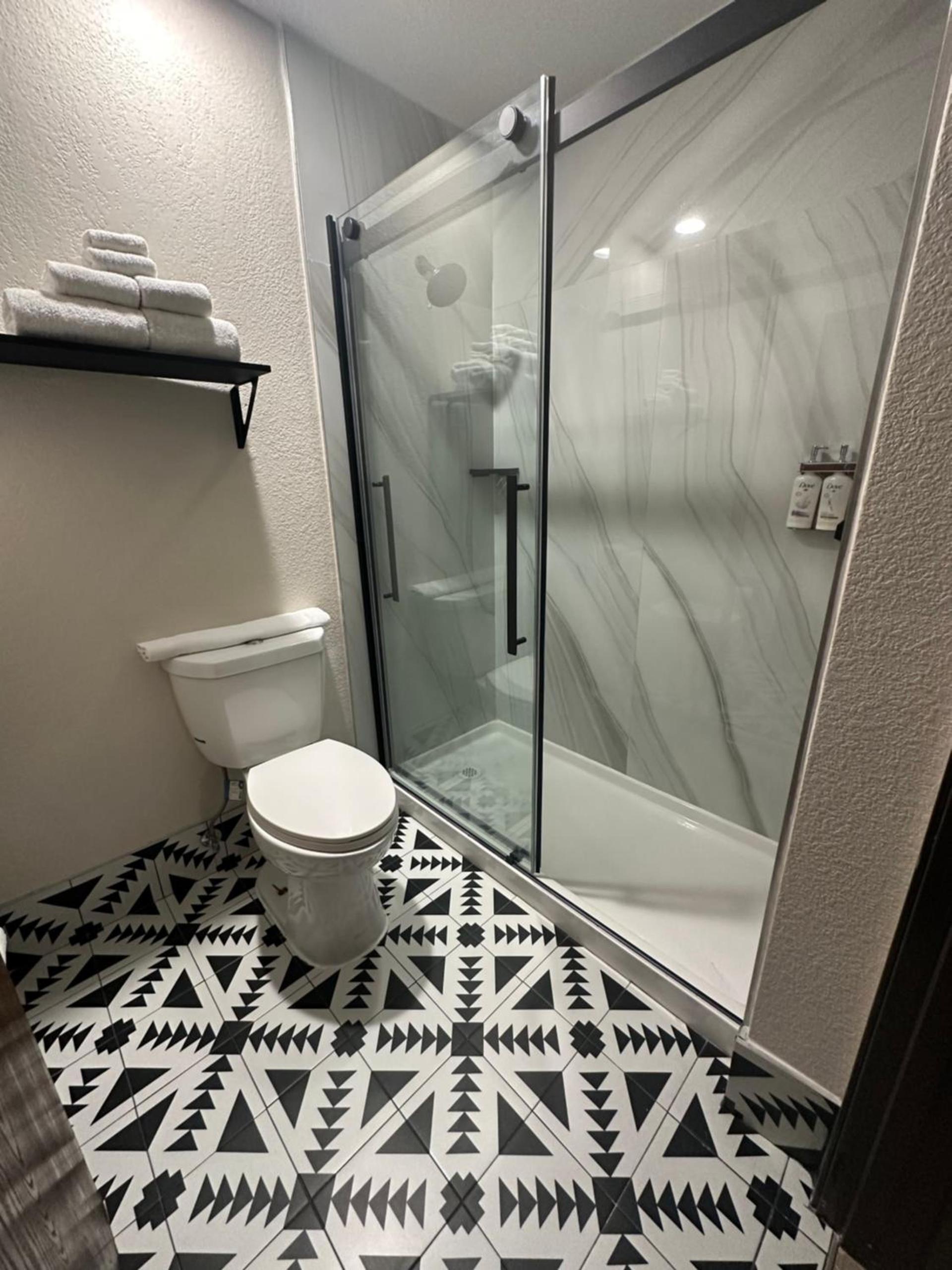 Days Inn by Wyndham Arlington photo 15