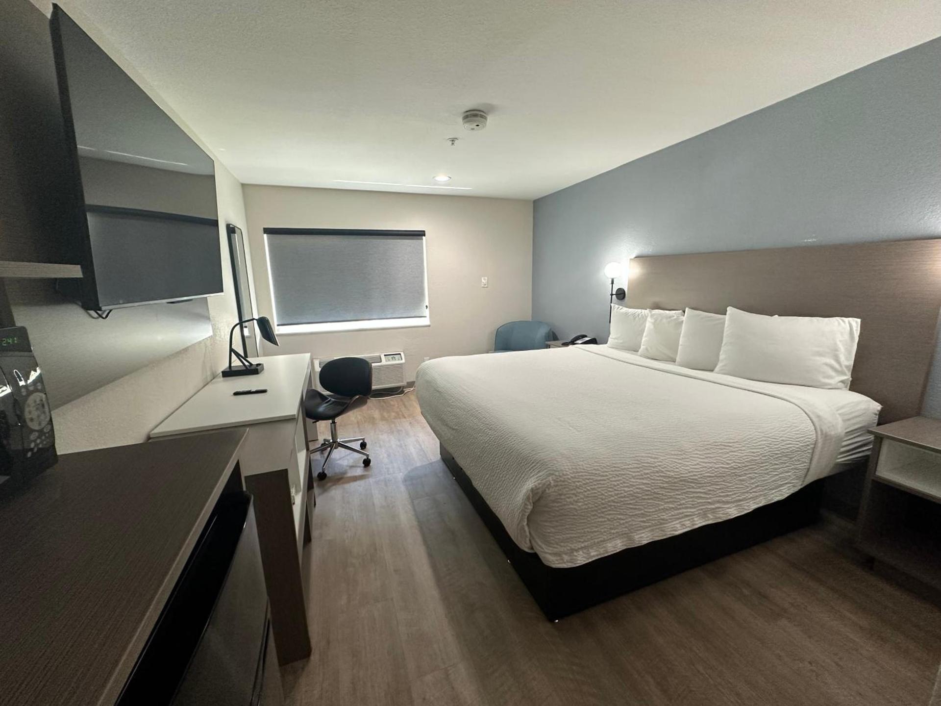 Days Inn by Wyndham Arlington photo 14