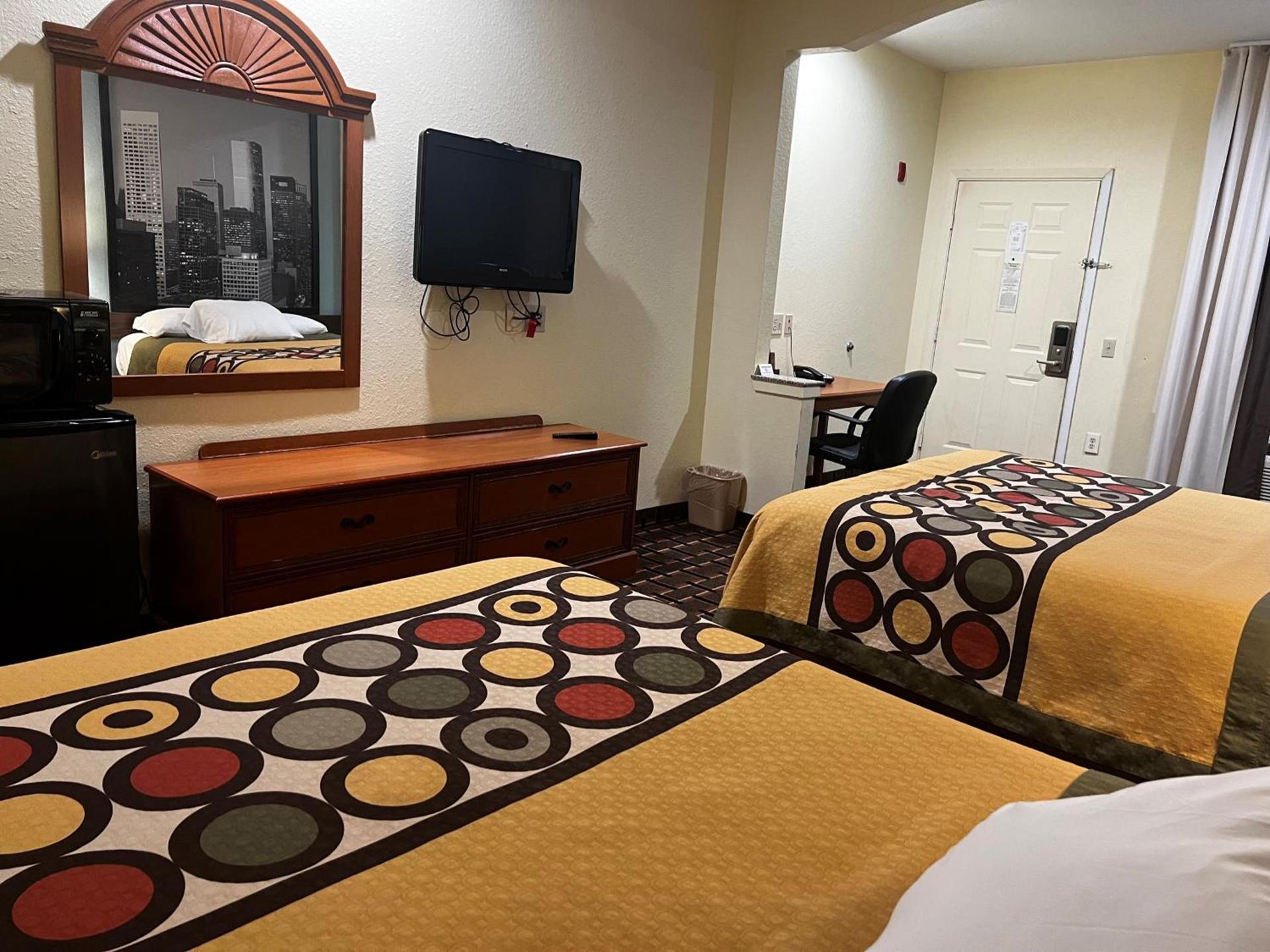 Super 8 by Wyndham Stafford Sugarland Area photo 21