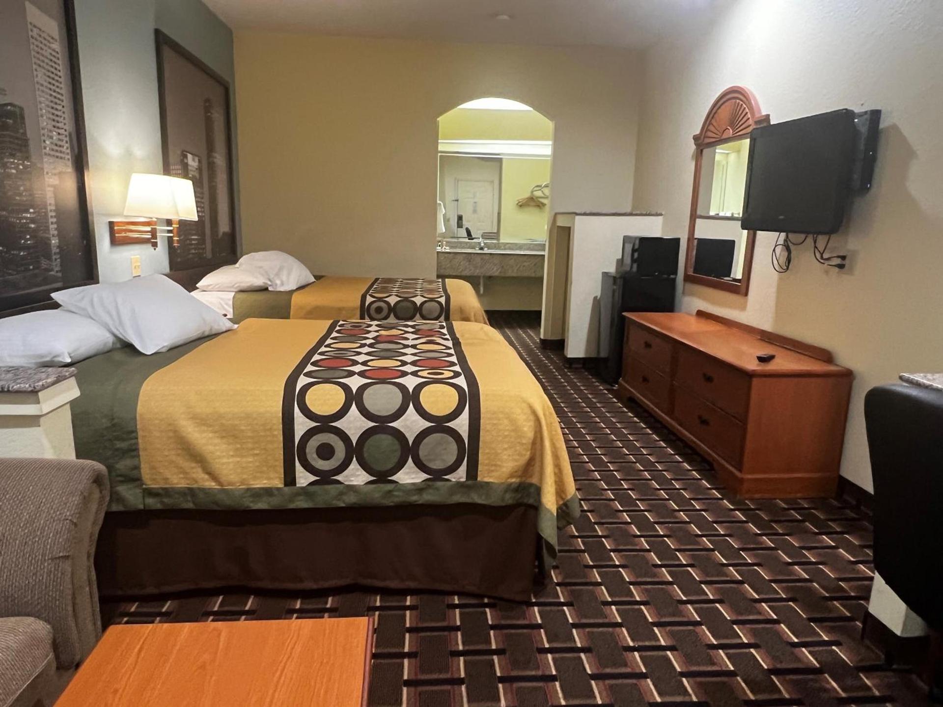 Super 8 by Wyndham Stafford Sugarland Area photo 24
