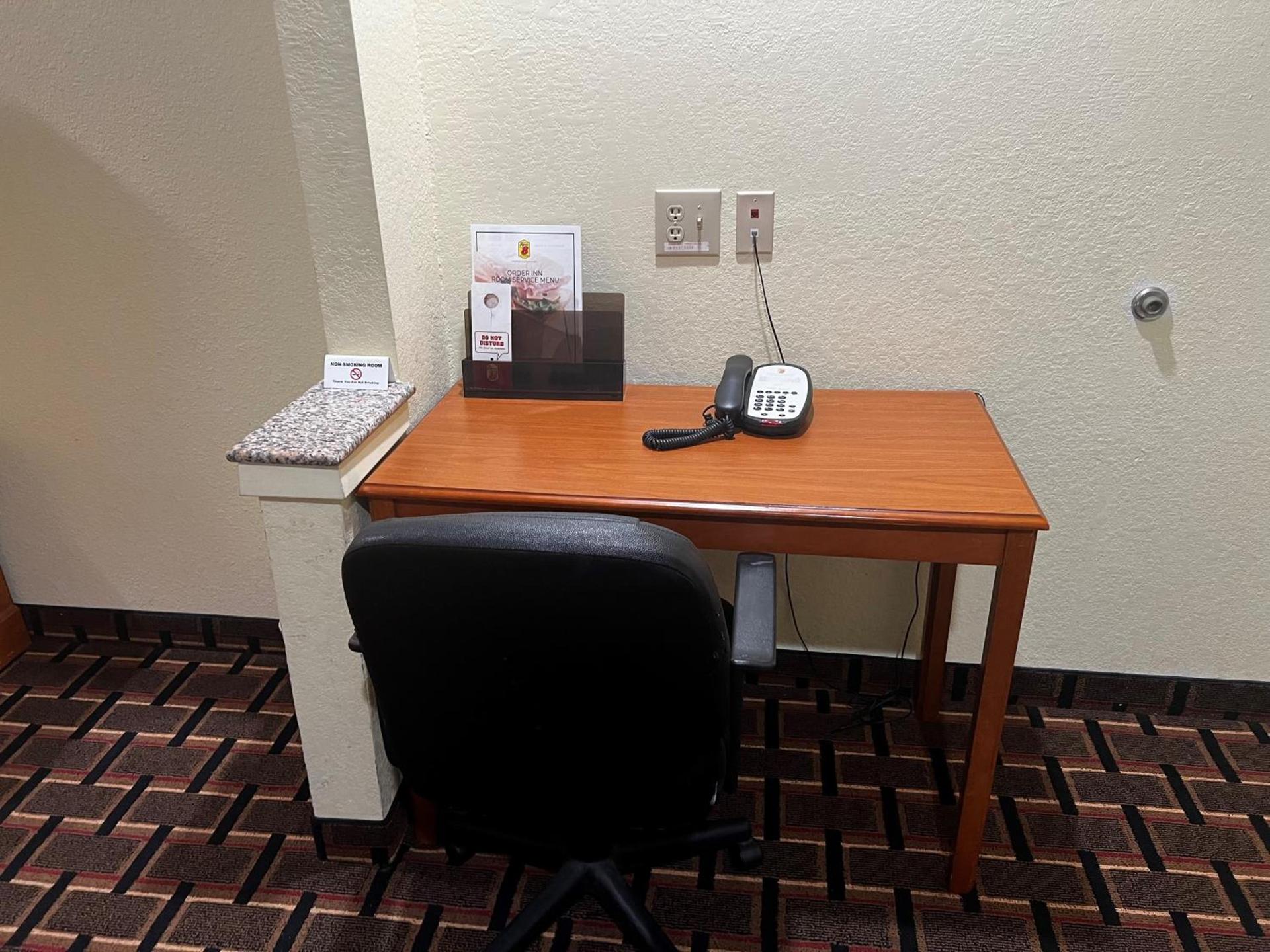 Super 8 by Wyndham Stafford Sugarland Area photo 20