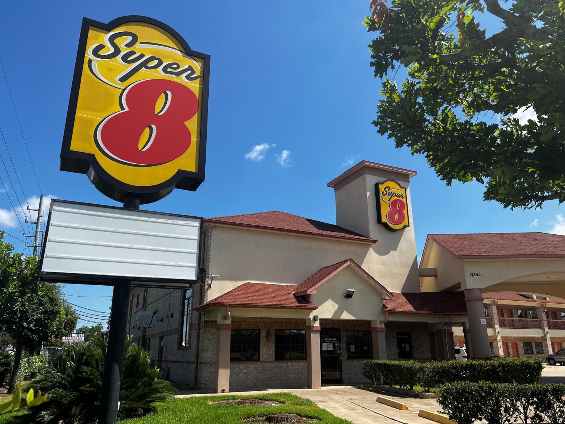 Super 8 by Wyndham Stafford Sugarland Area photo 4