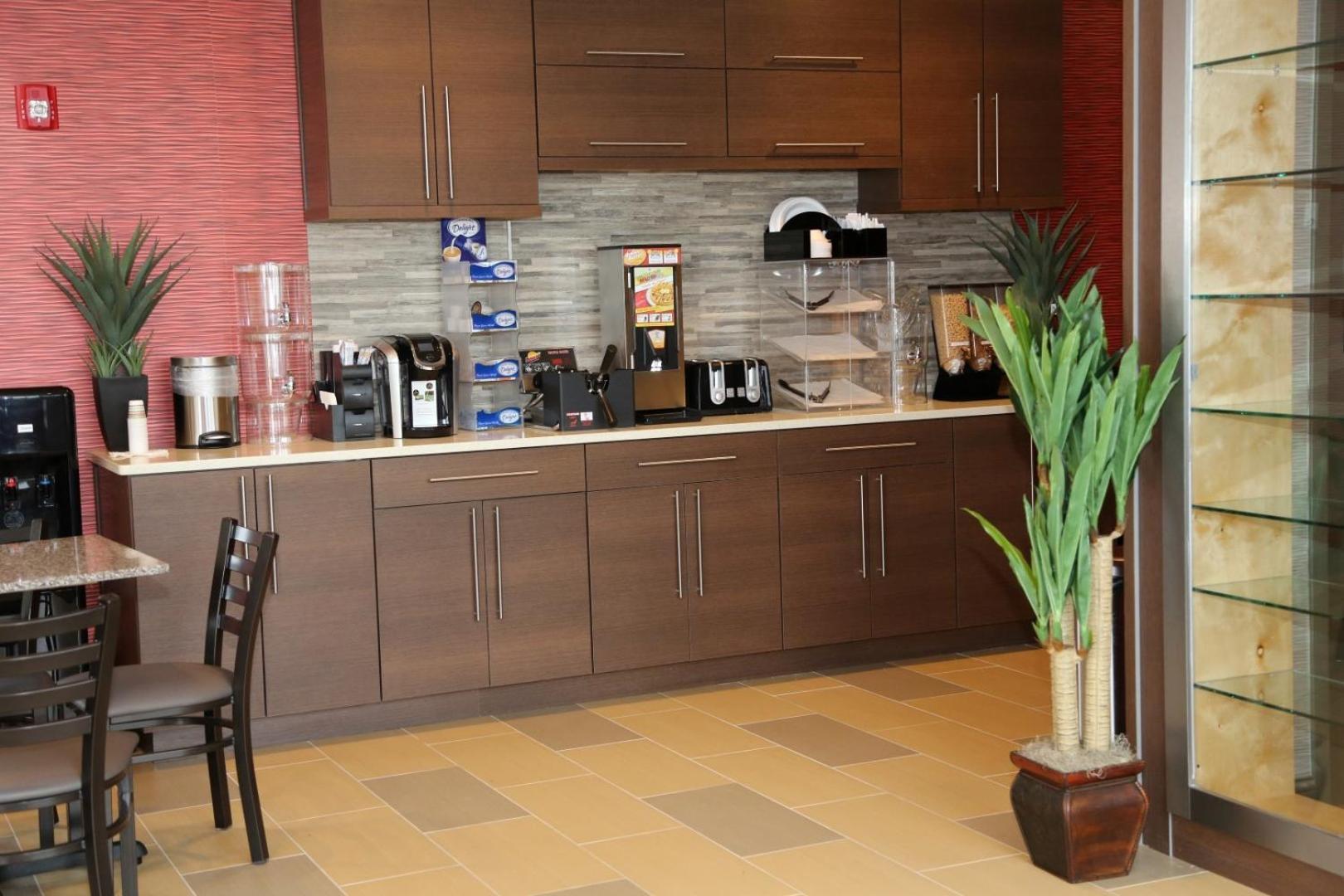 Red Carpet Inn Elmwood photo 32