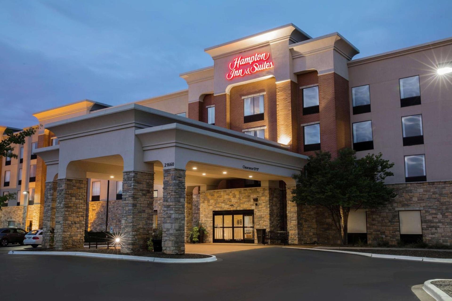 Hampton Inn & Suites Chicago Deer Park photo 1