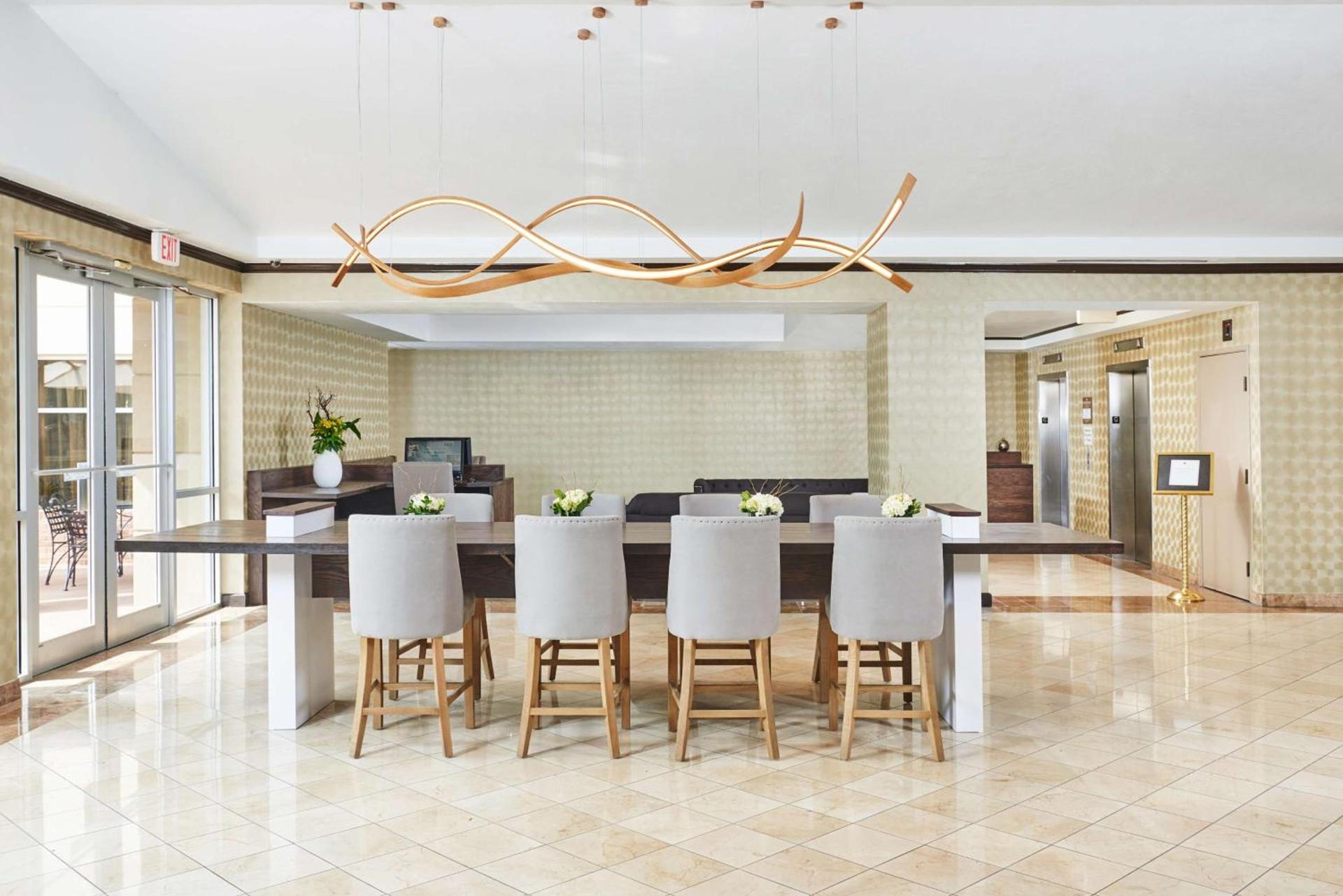 DoubleTree by Hilton Dallas Market Center photo 3
